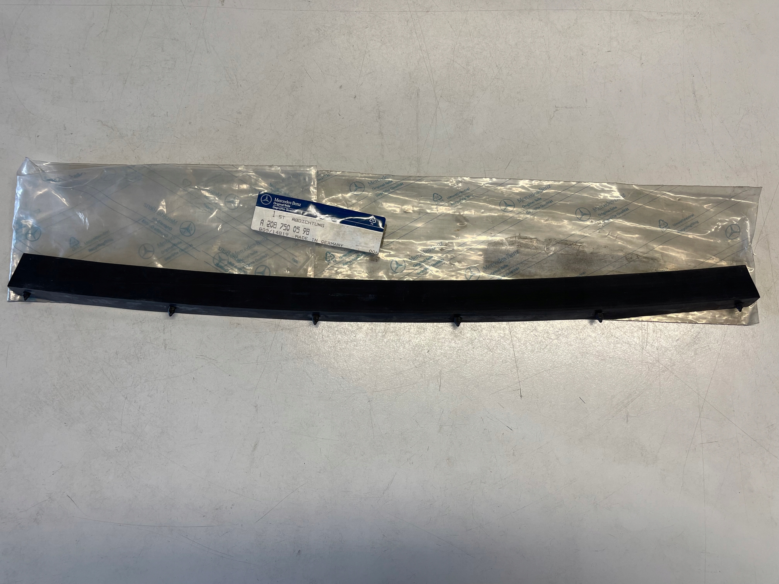 A2087500598 - MERCEDES W208 кабриолет прокладка крышки крыши новый