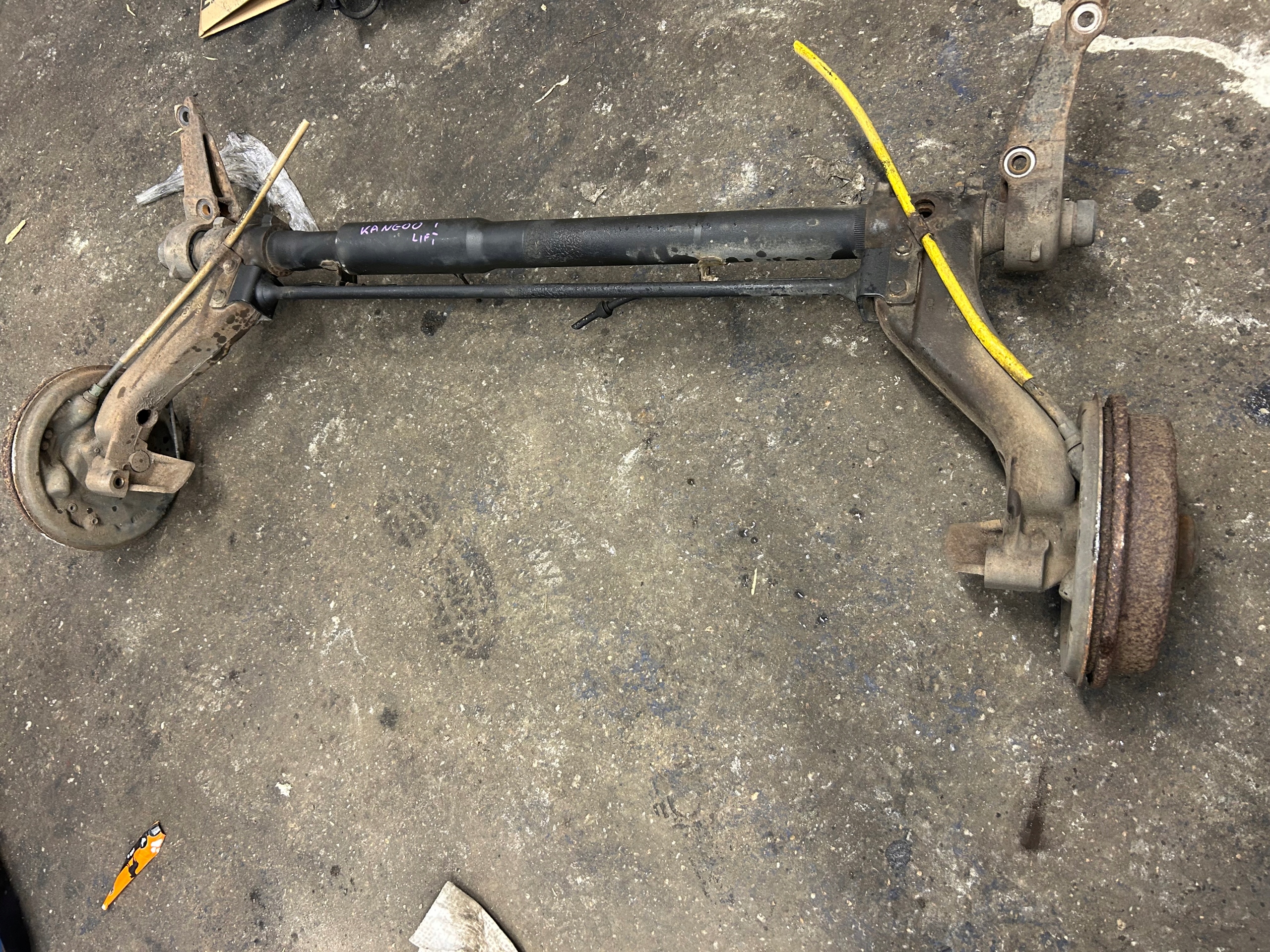 RENAULT KANGOO I LIFT OŚ BELKA TYLNA