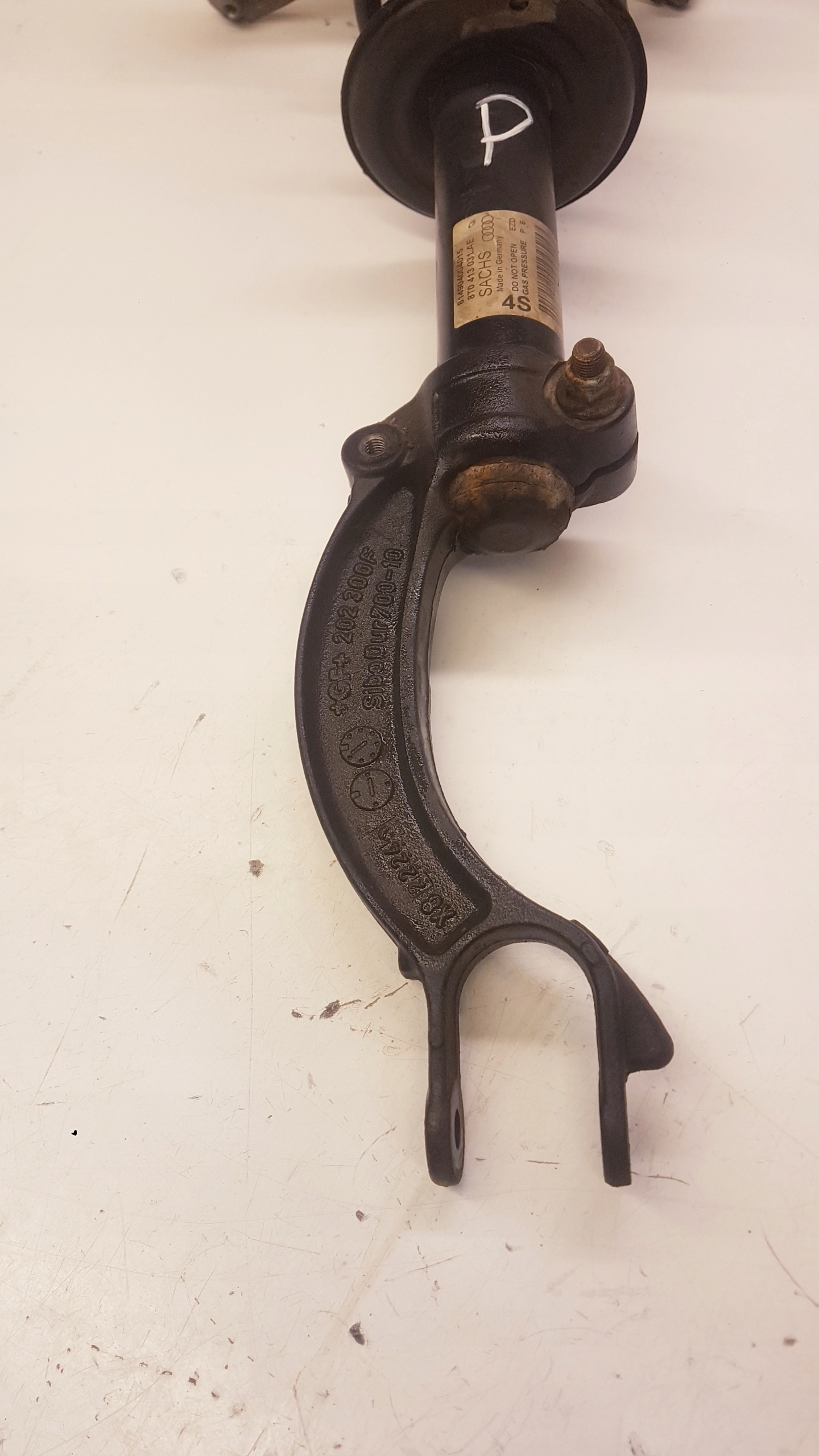 shock absorber right front AUDI A4 B8 A5 8T0413031AE