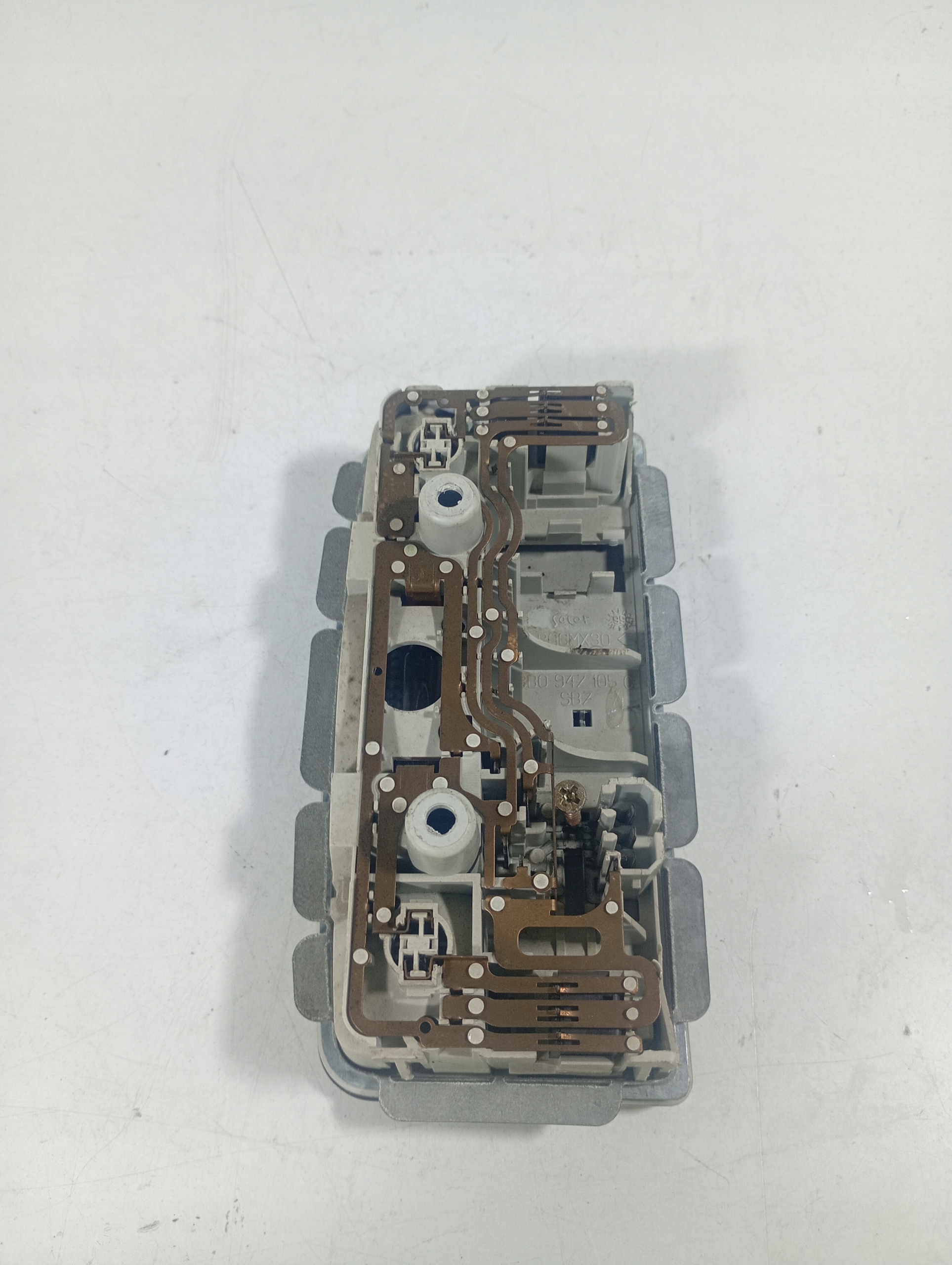 Seat Leon 1 and 99-06 OSWIETLENIE cabs light inner OE 3B0947105