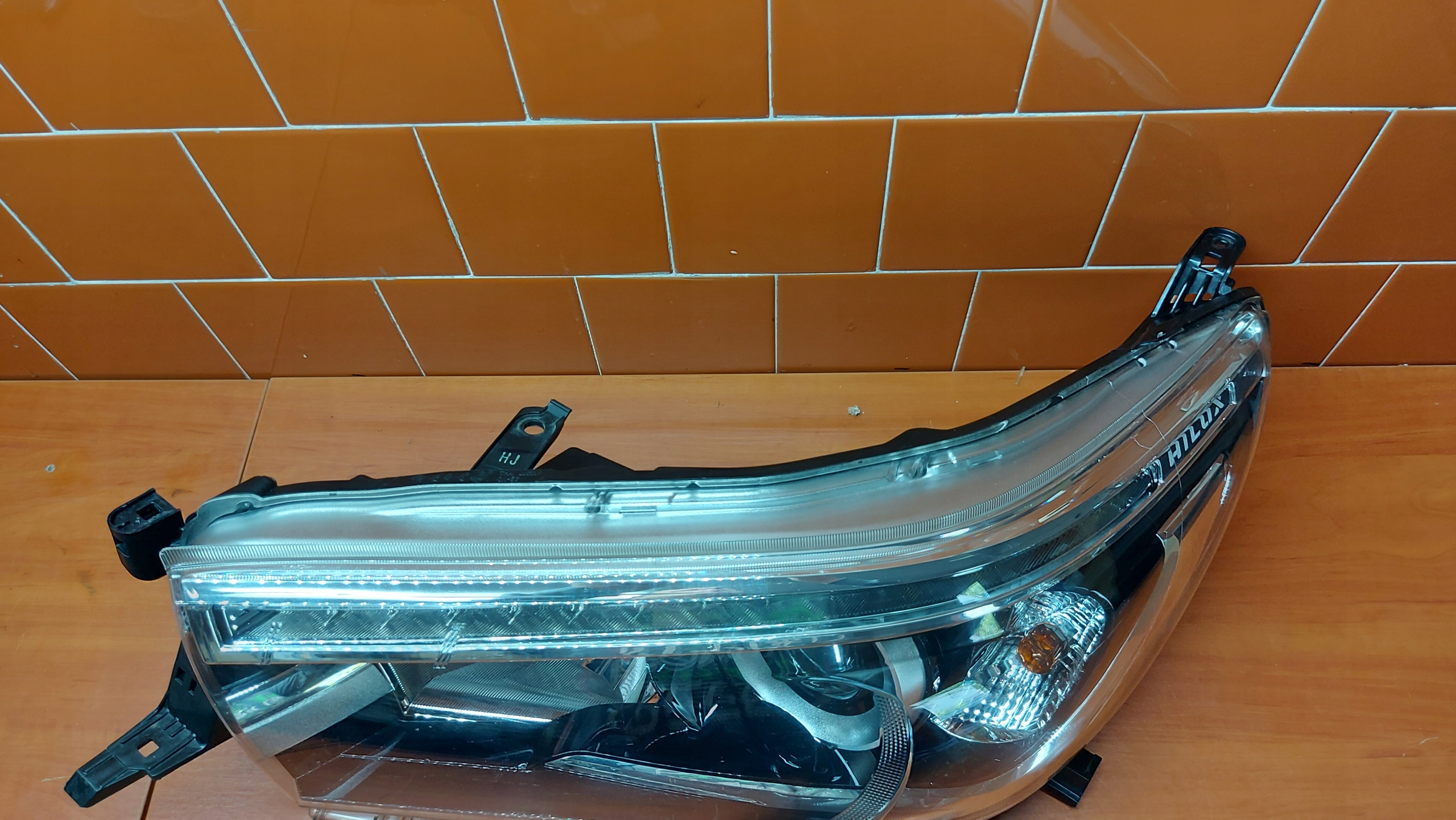 REFLEKTOR light left left front TOYOTA HILUX VIII 15-20