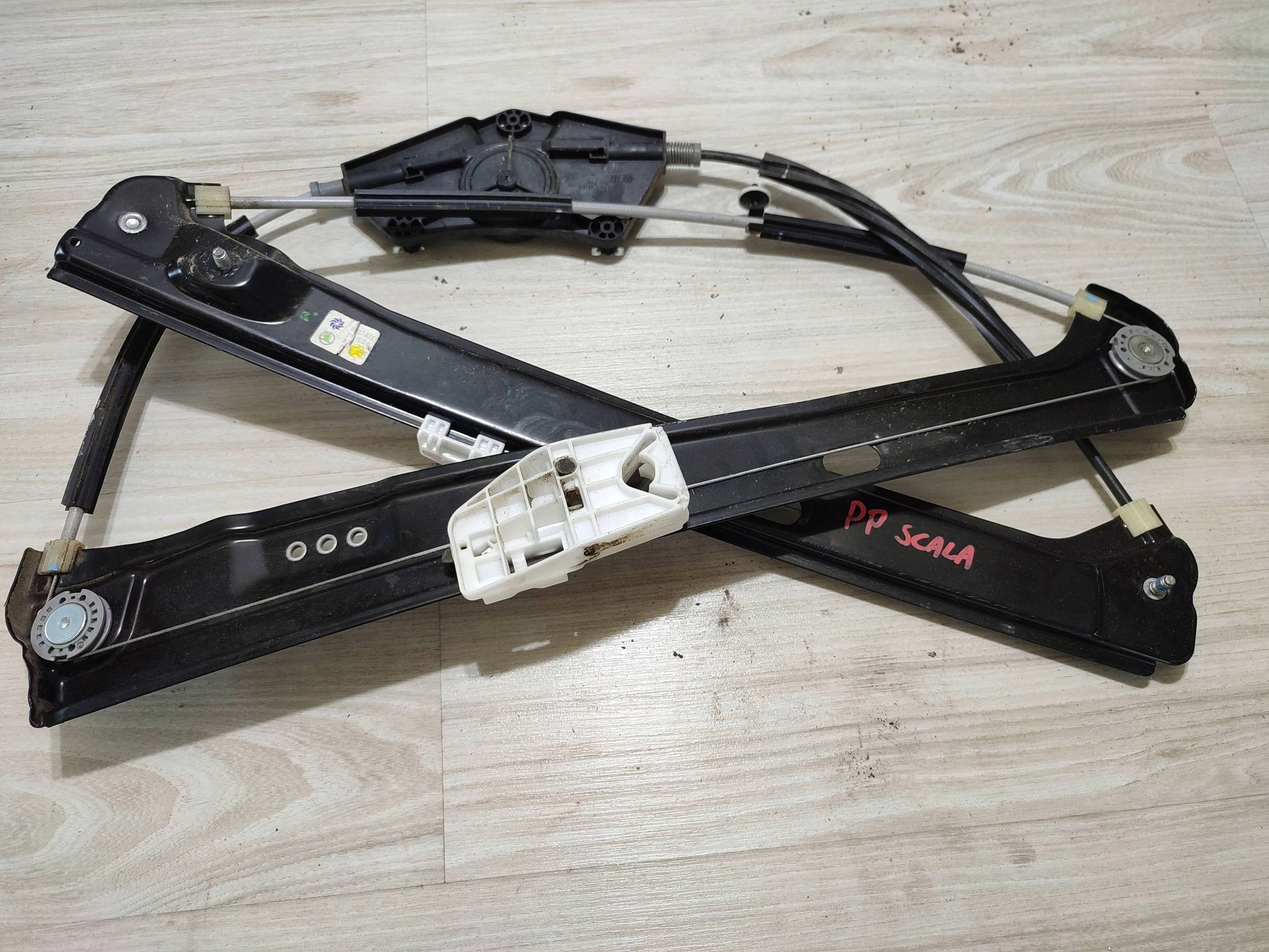 Skoda Scala 2020 front right mechanism lifting windows przedniej