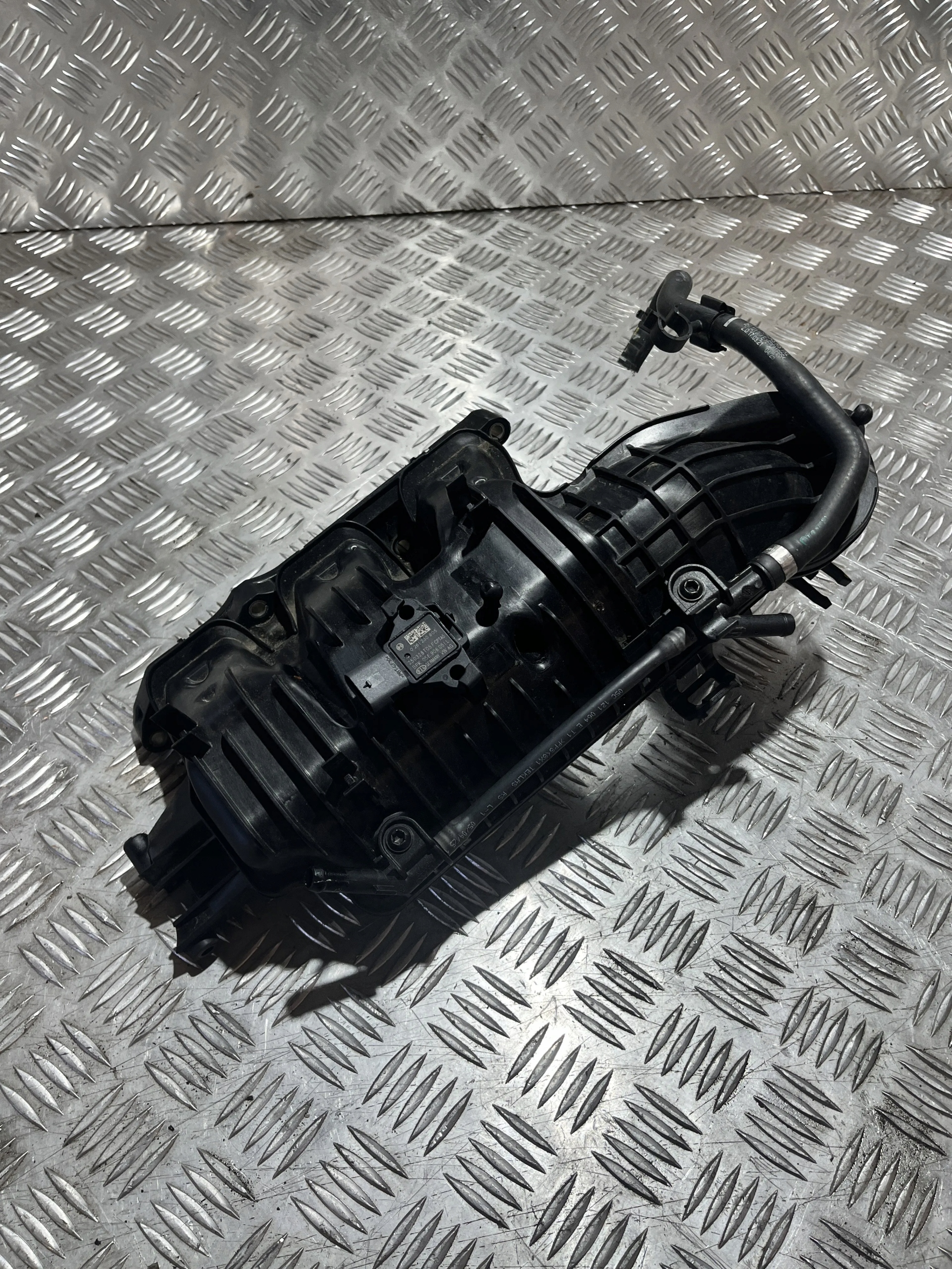 коллектор Впускный оригинал 05C129709J SKODA SCALA 1.0 24R
