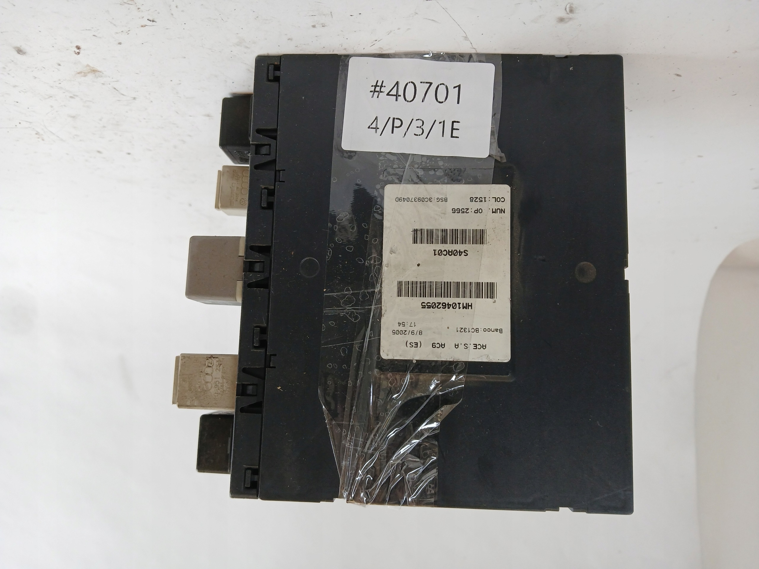 VW PASSAT B6 OCTAVIA II GOLF V module control unit BORDNETZ 3C0937049D