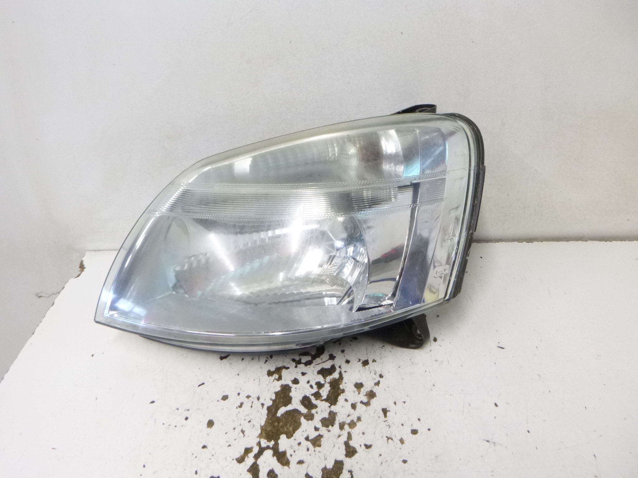 light front left Peugeot Partner Lift Berlingo and 2004r.