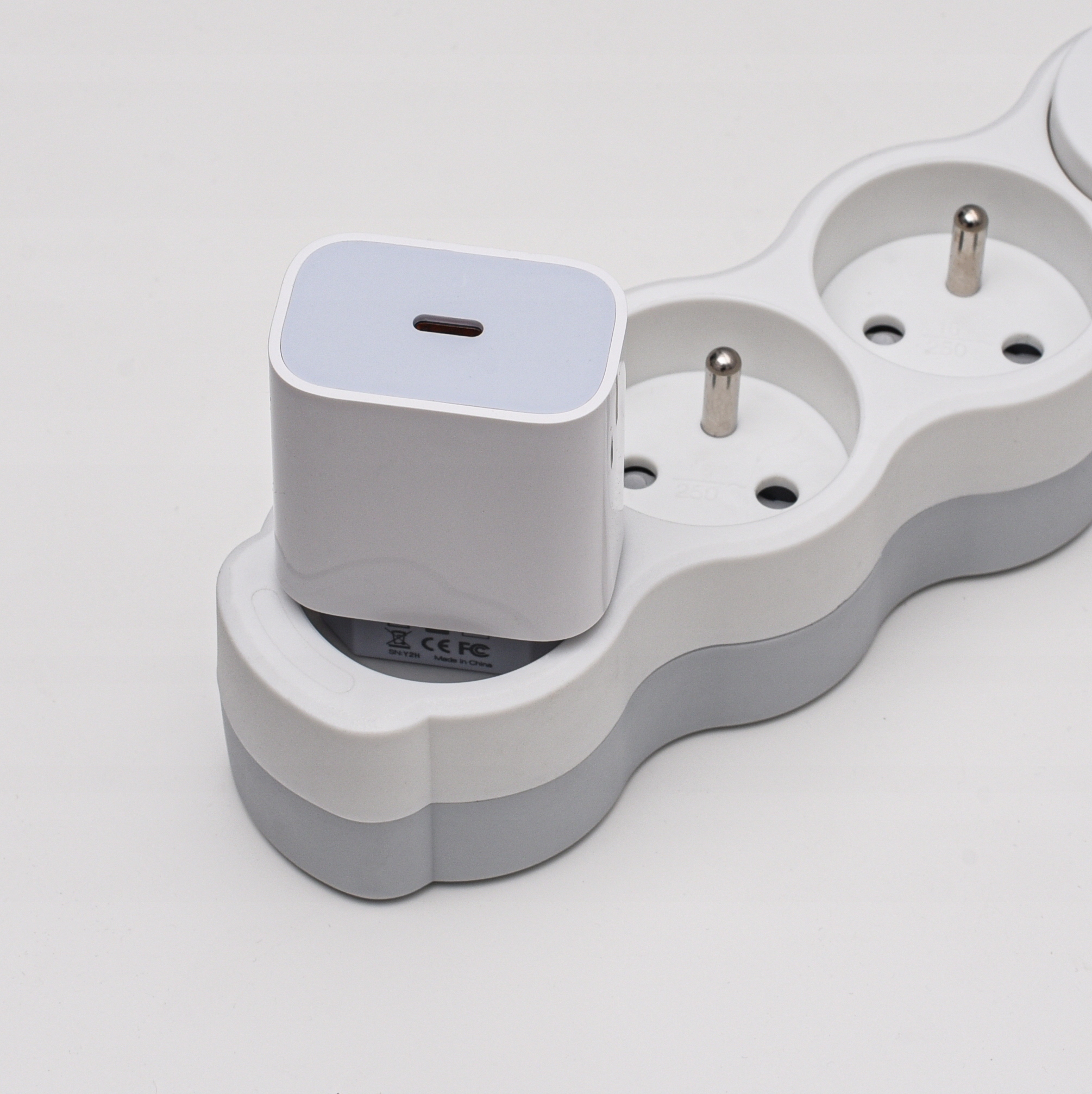 SZYBKA ŁADOWARKA SIECIOWA USB-C 20W KOSTKA Kod producenta 207