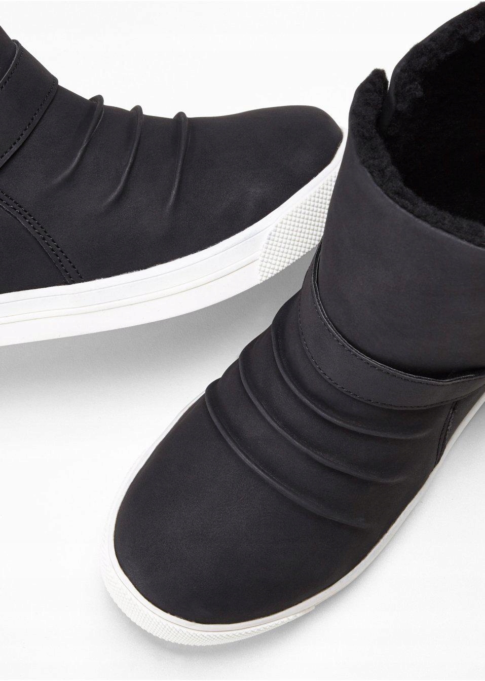 TRAMPKI CZARNE OCIEPLANE 40 Wzór dominujący bez wzoru