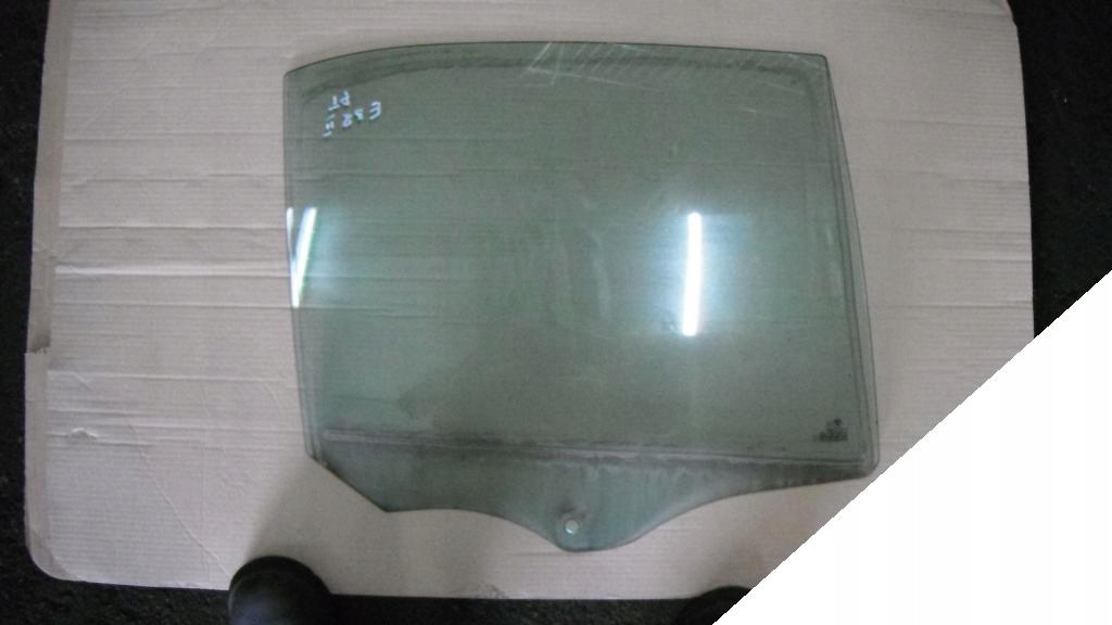 BMW 7 E38 94-98 SZYBA PRAWA TYLNA - ZIELONA