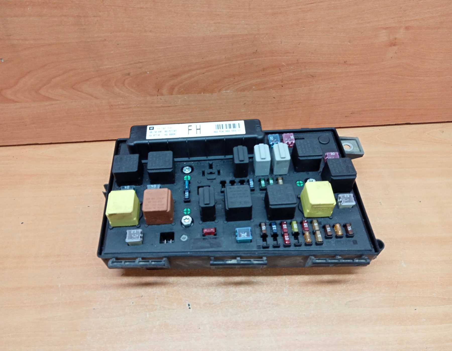 SKRZYNKA BEZPIECZNIKÓW OPEL ASTRA H 13191131