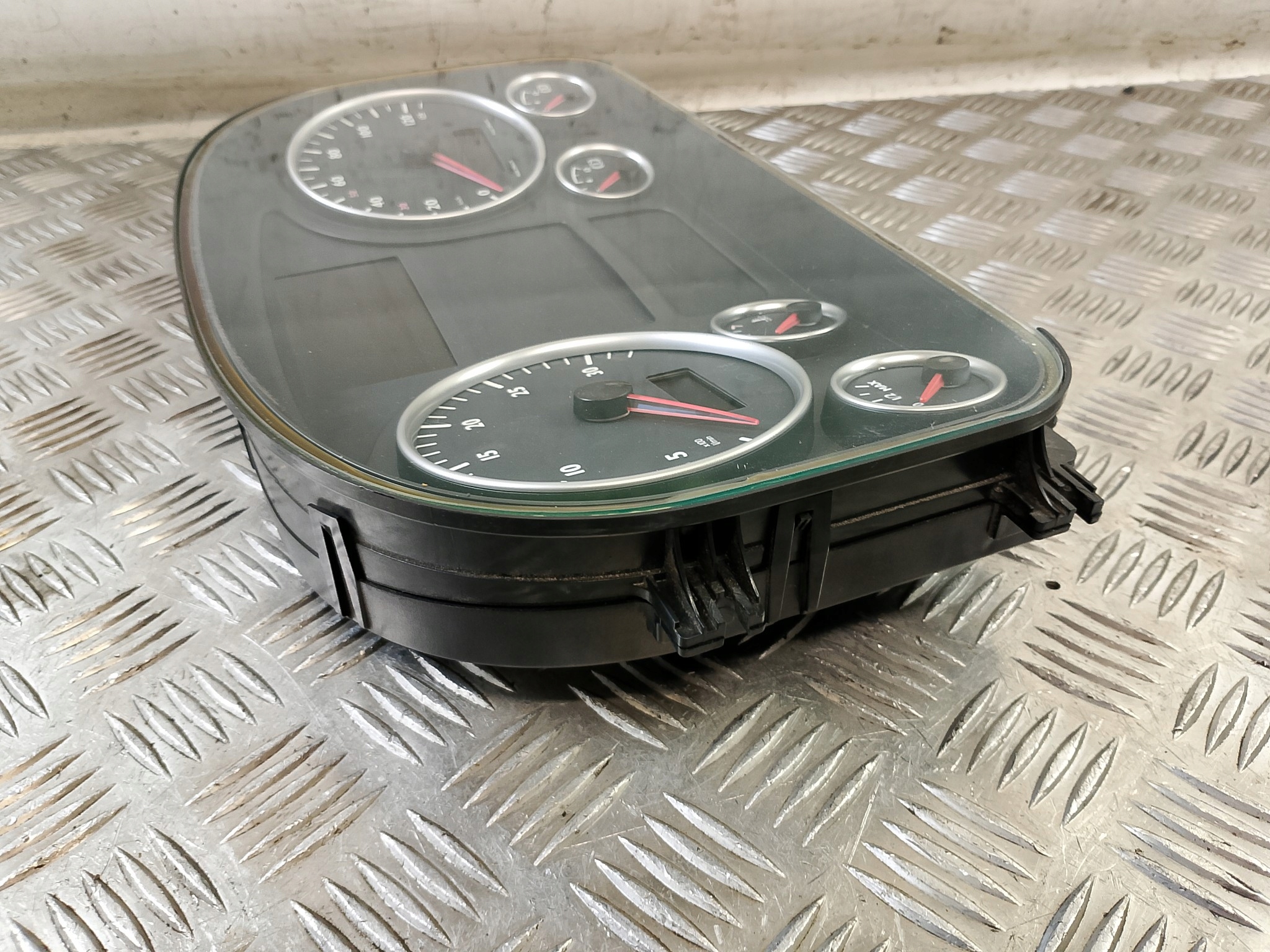 dials MAN TGX 18 T 81. 27202-6228