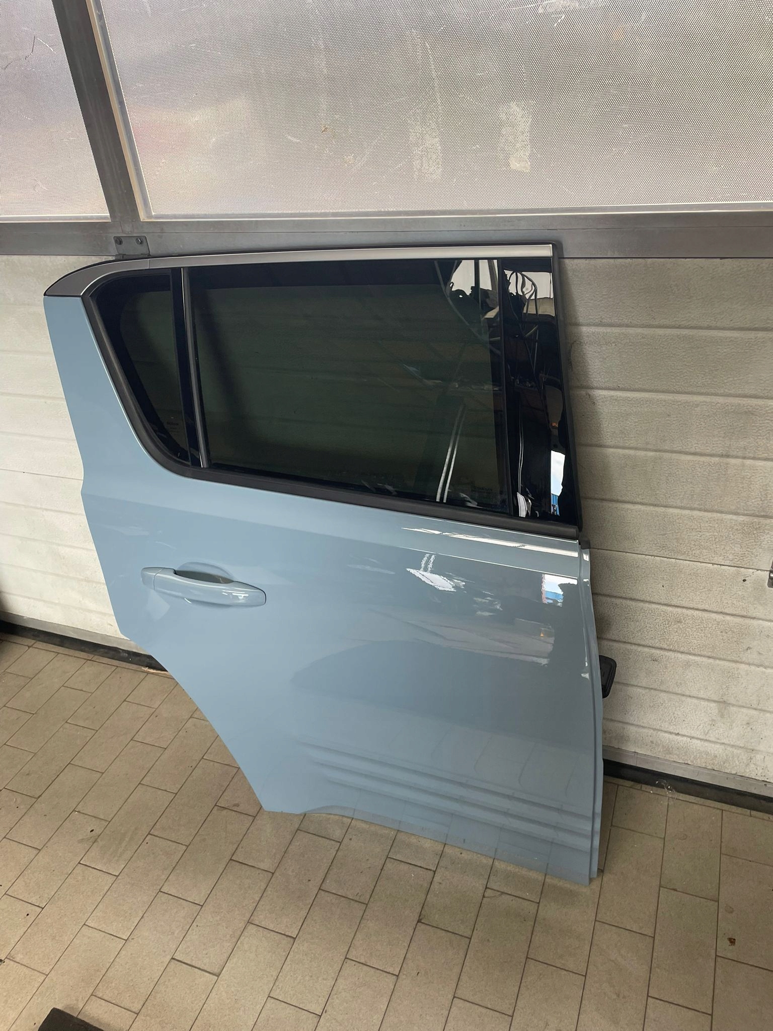DZRWI hátsó jobb RENAULT 4 E-TECH STAN JAK új BIYZE