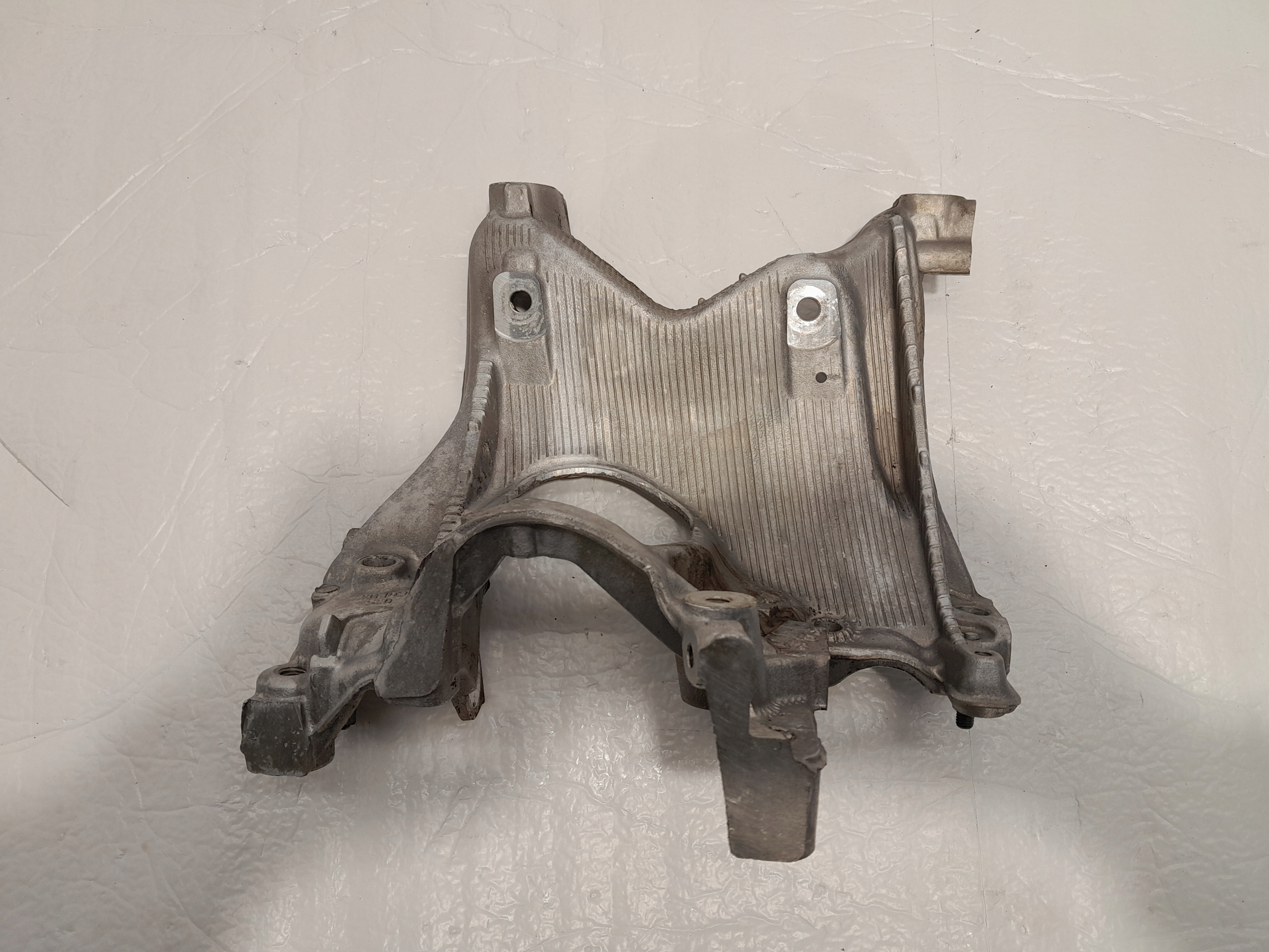 AUDI A4 B9 LIFT support holder of the engine left front 8W0399295E