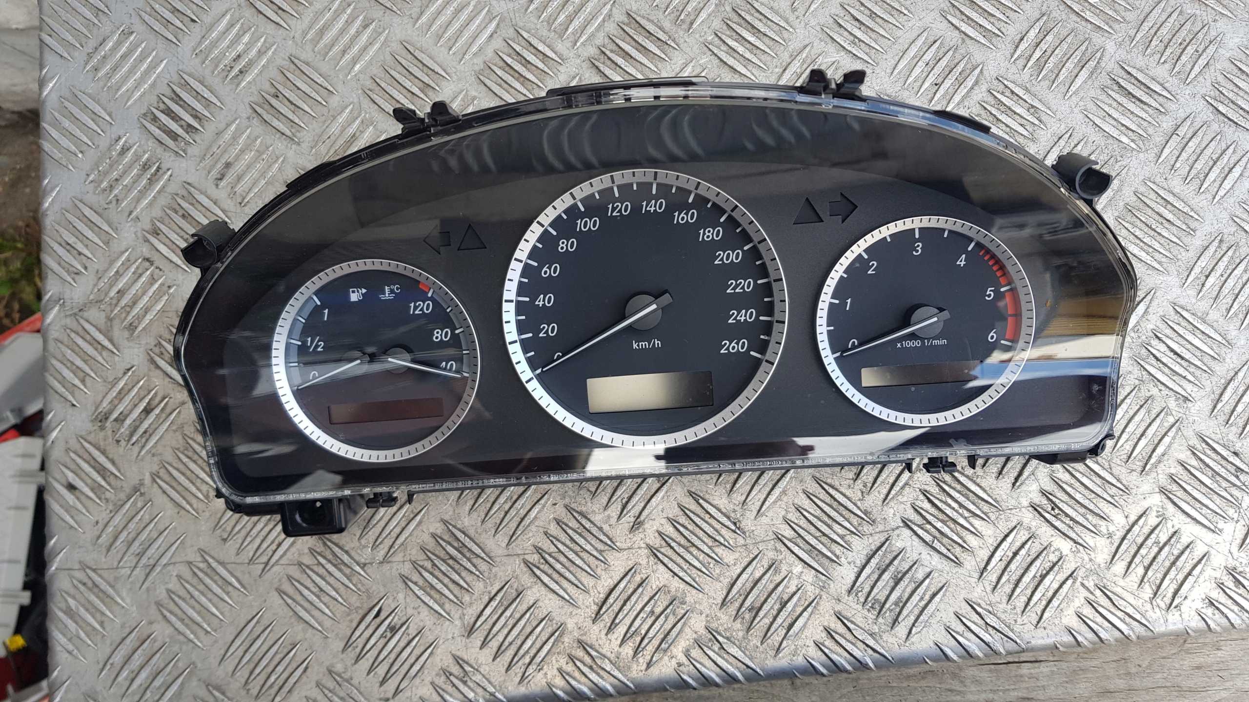 MERCEDES W204 dials clock A2049001705