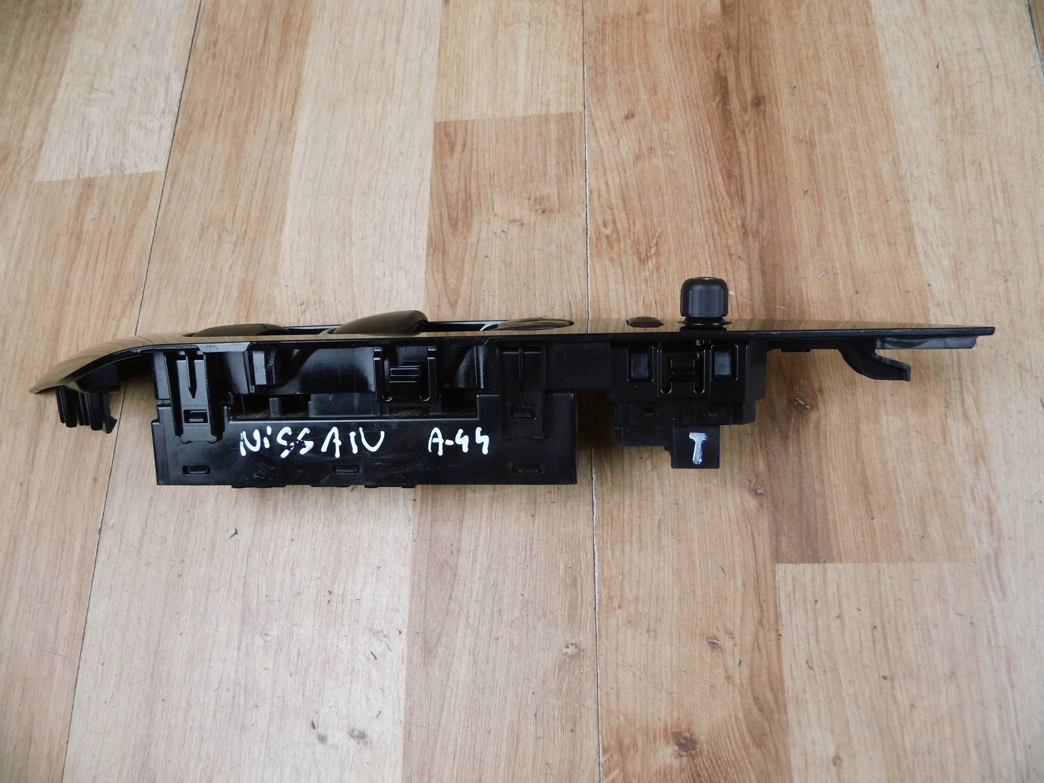 Nissan Leaf II ZE1 2017+ panel window control switch left front front