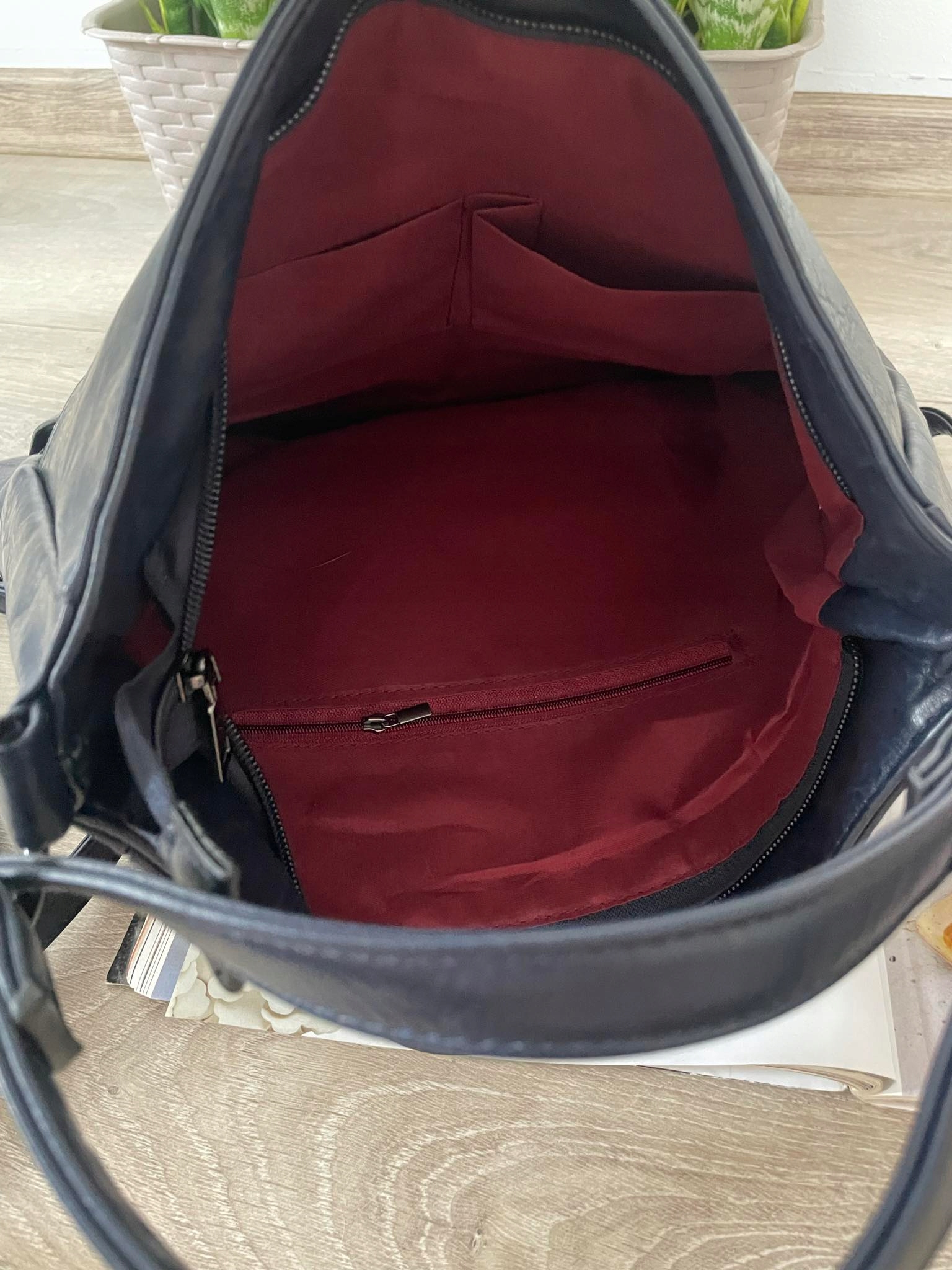 CZARNA torebka damska WOREK PLECAK dużo kieszonek Głębokość produktu 14 cm