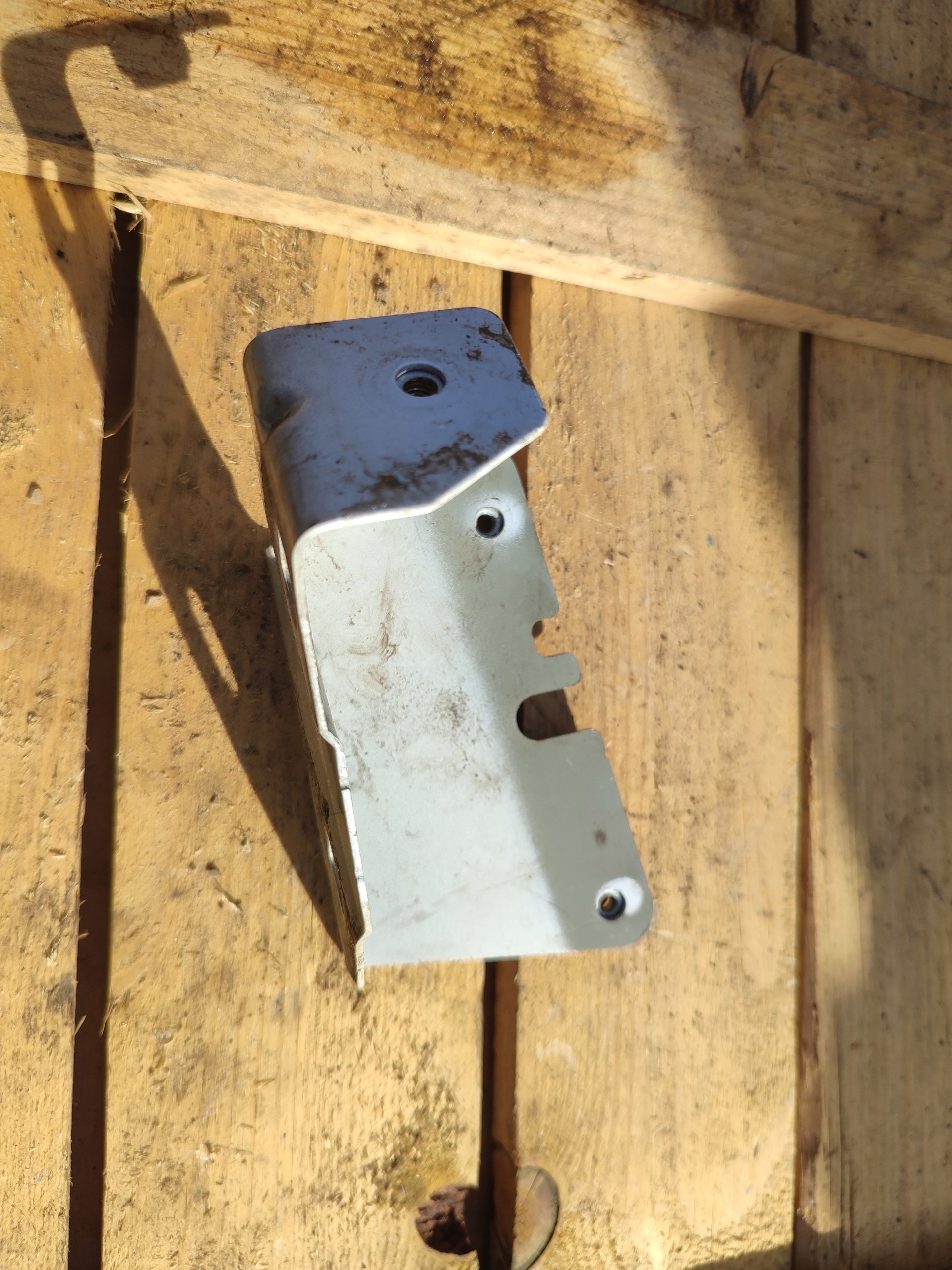 Console Support plaque Aile Gauche Avant RENAULT TRAFIC III 52045R