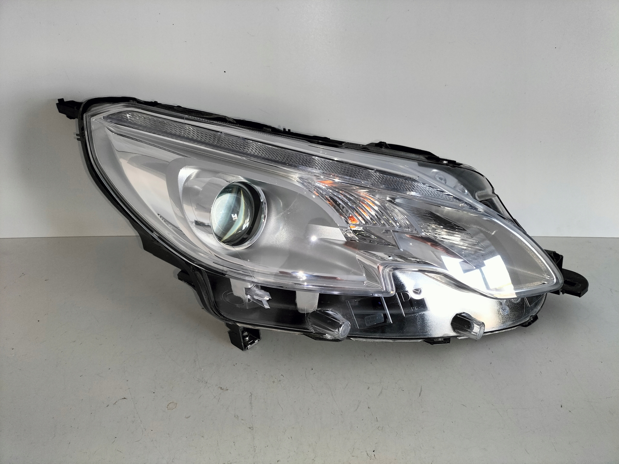 light front reflektor right PEUGEOT 2008 13-16