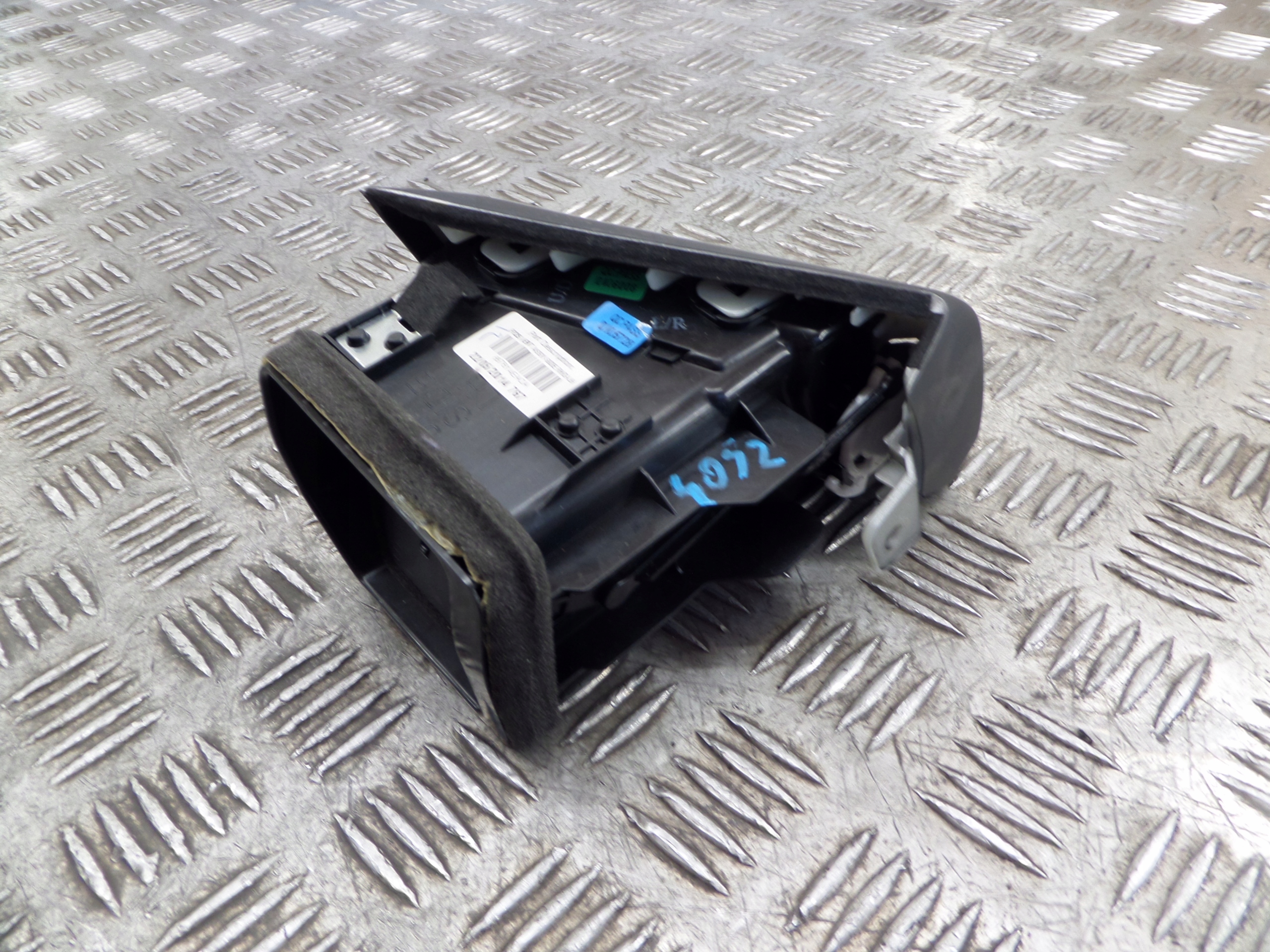grid air conditioning devices left NISSAN QASHQAI II J11