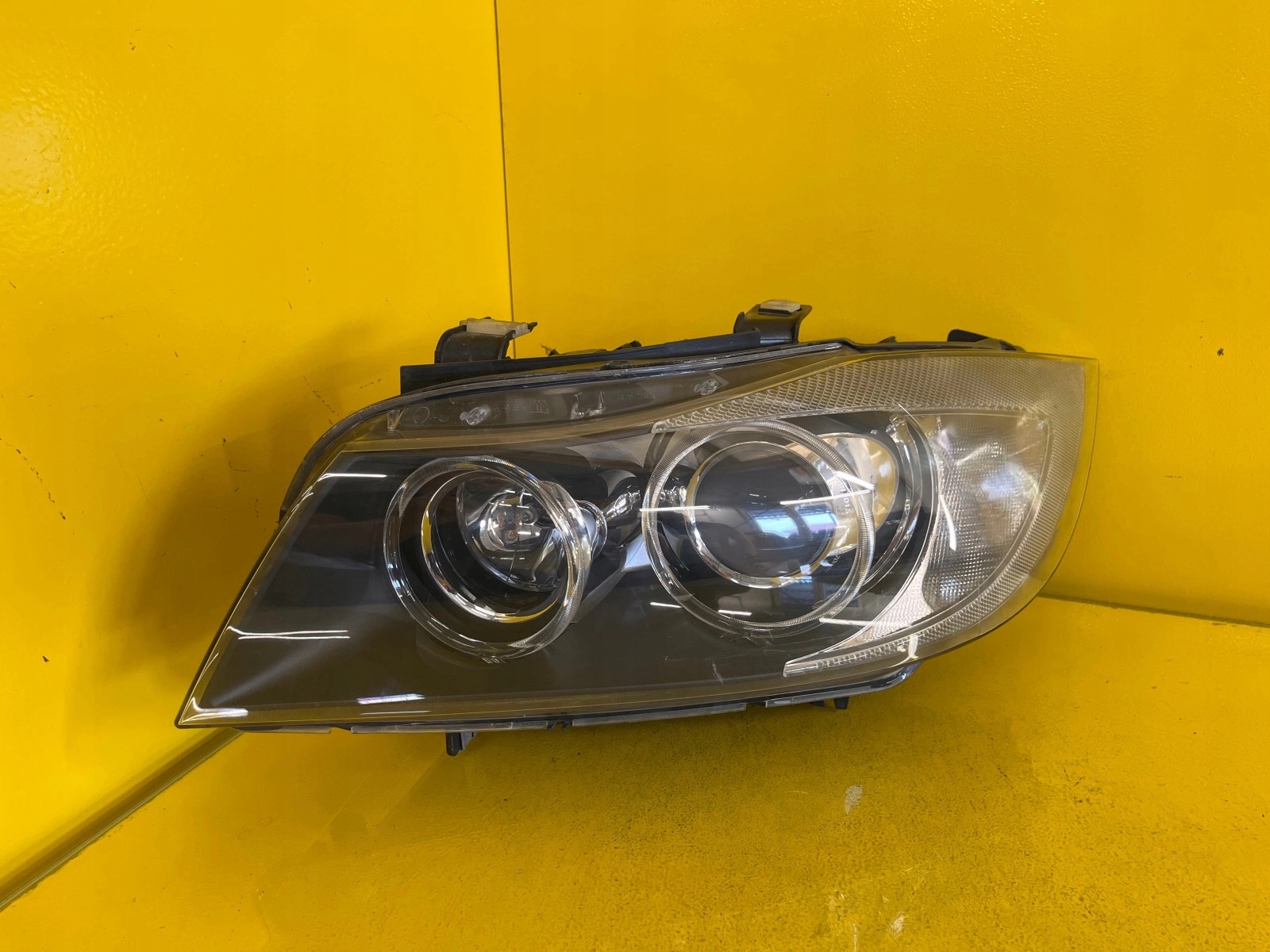 light left BMW 3 E90 E91 BI-XENON NIESKRETNA