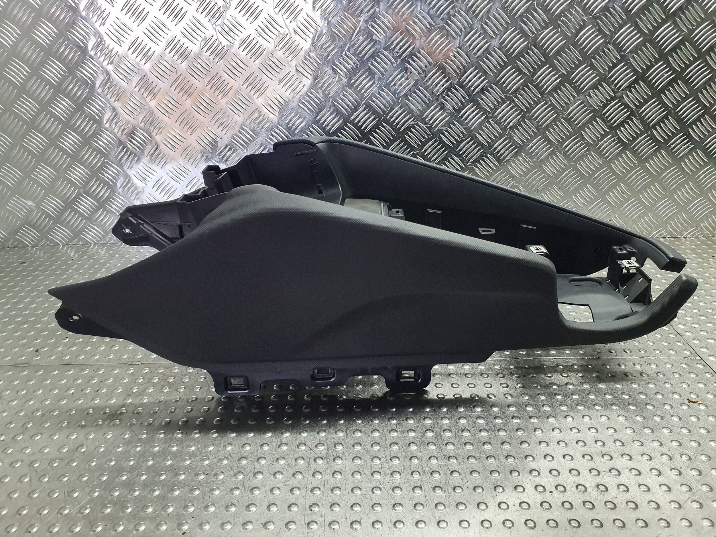 TUNEL media 8J1863242A AUDI TT 8J