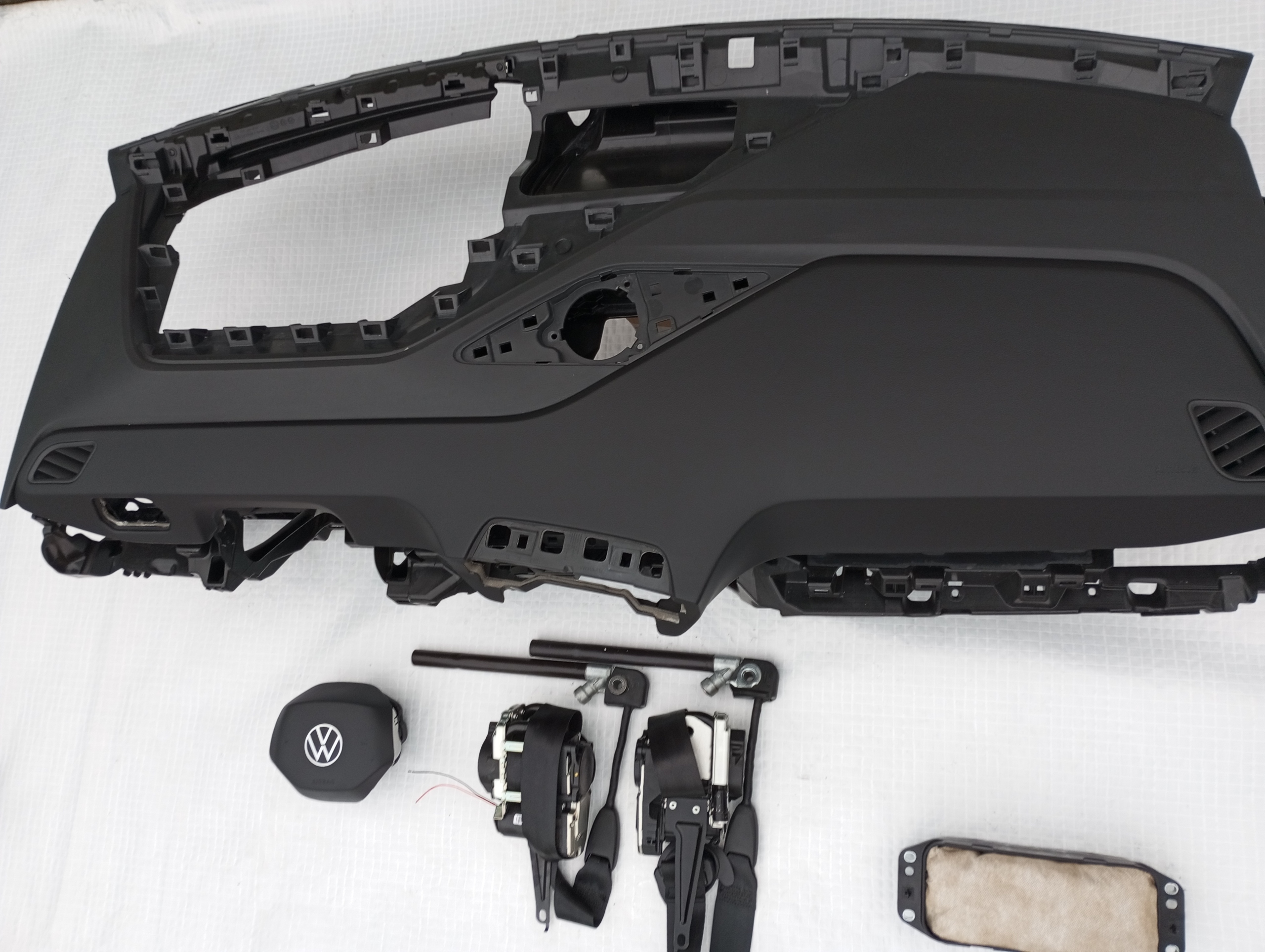 торпеда консоль vw ID3 id.3 2 подушки безопасности ремни