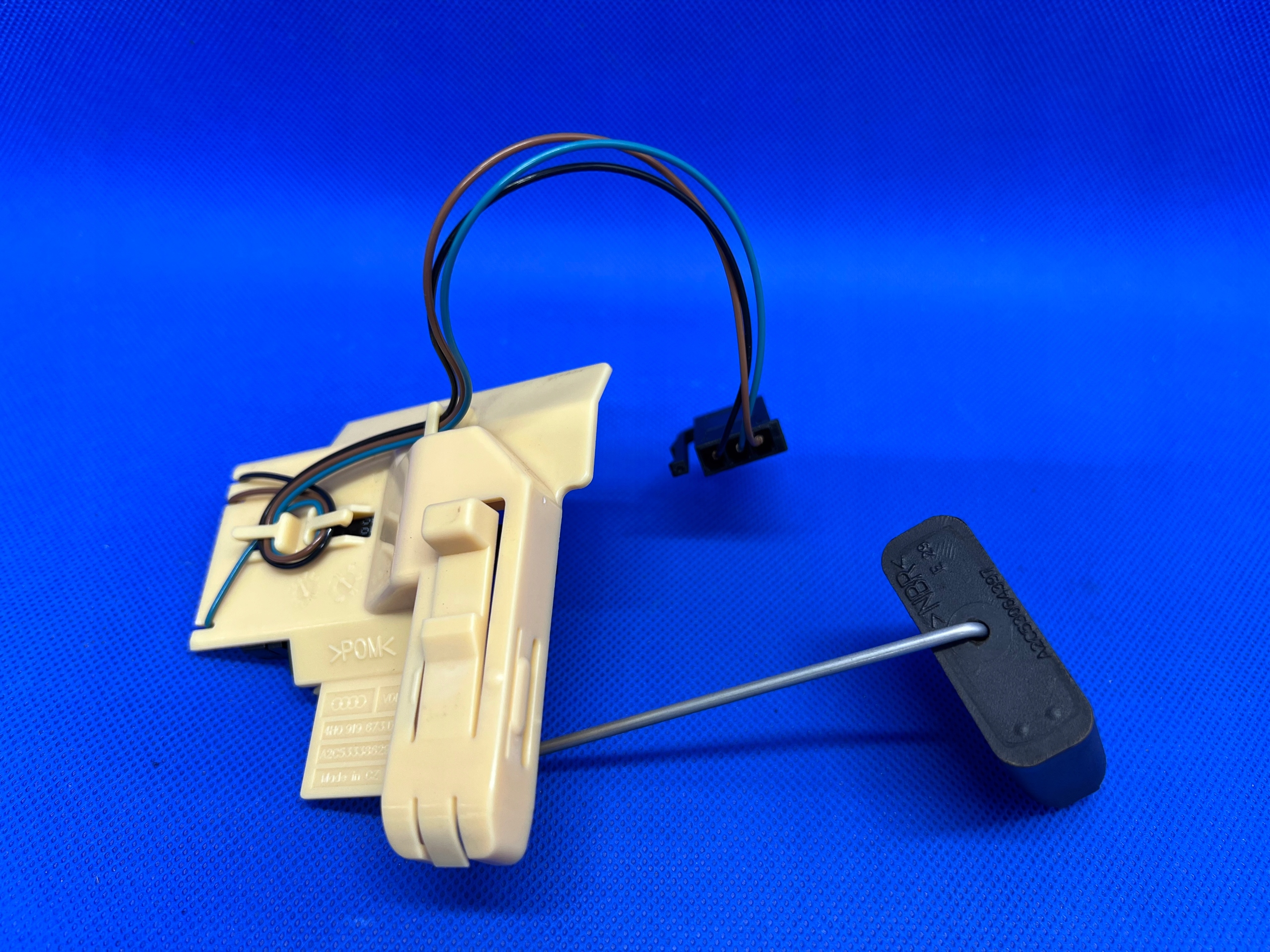 4H0 919 - AUDI A8 d4 датчик рівня палива 4h0919673d