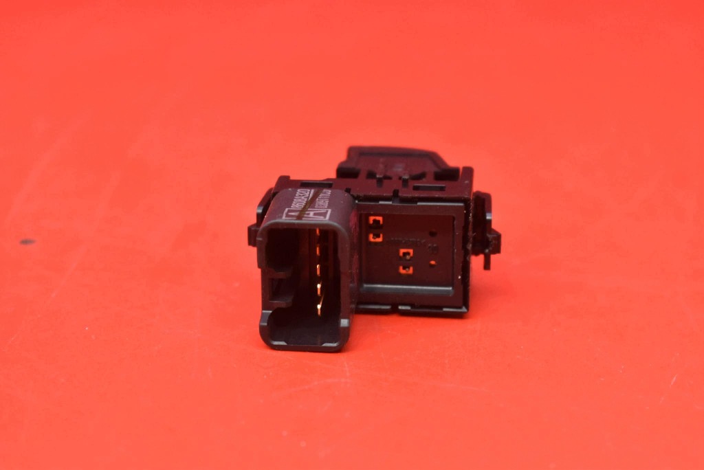 switch lifting windows right front 8608A320 MITSUBISHI SPACE STAR 2 II
