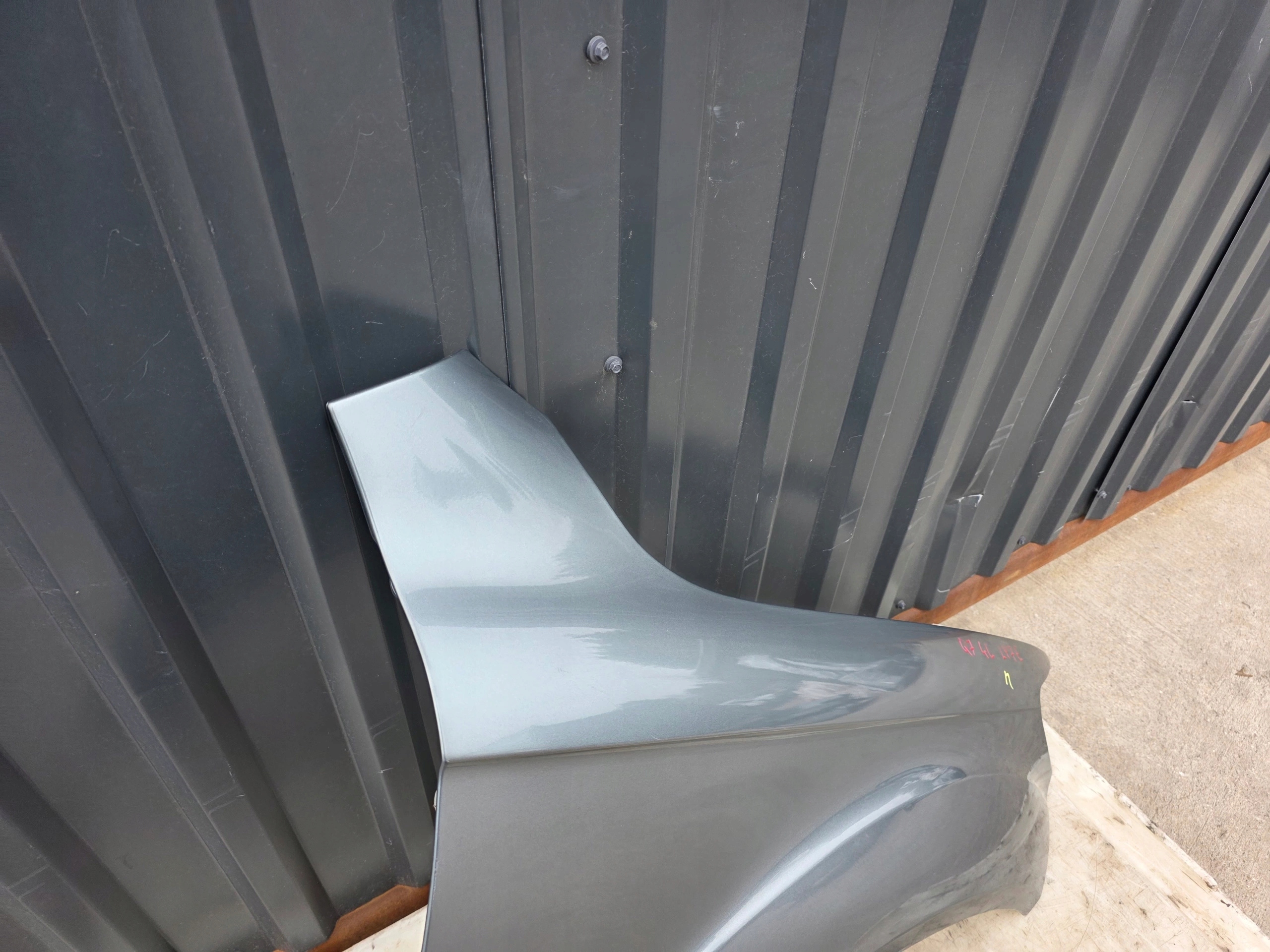 fender right front AUDI Q7 4L LY7E 2005-2015 !!!