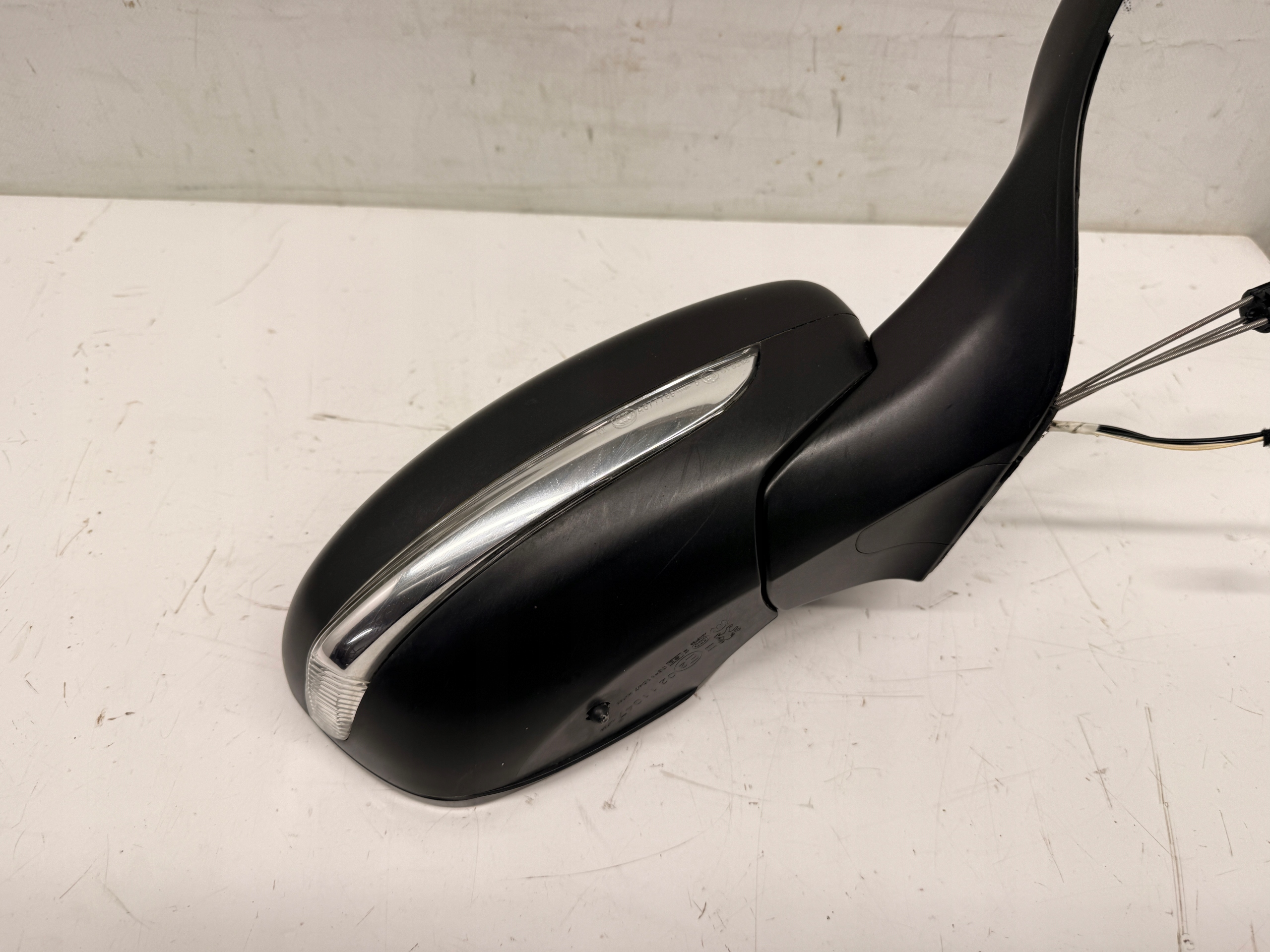 Peugeot 208 mirror right 4 pin manually