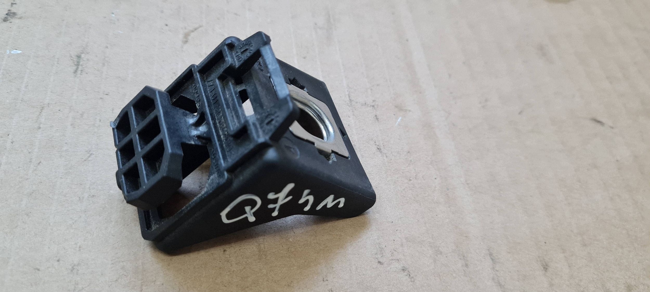 Q7 4M bracket holder lights REFLEKTORA front Q8 4M SQ8 SQ7 4M0941453