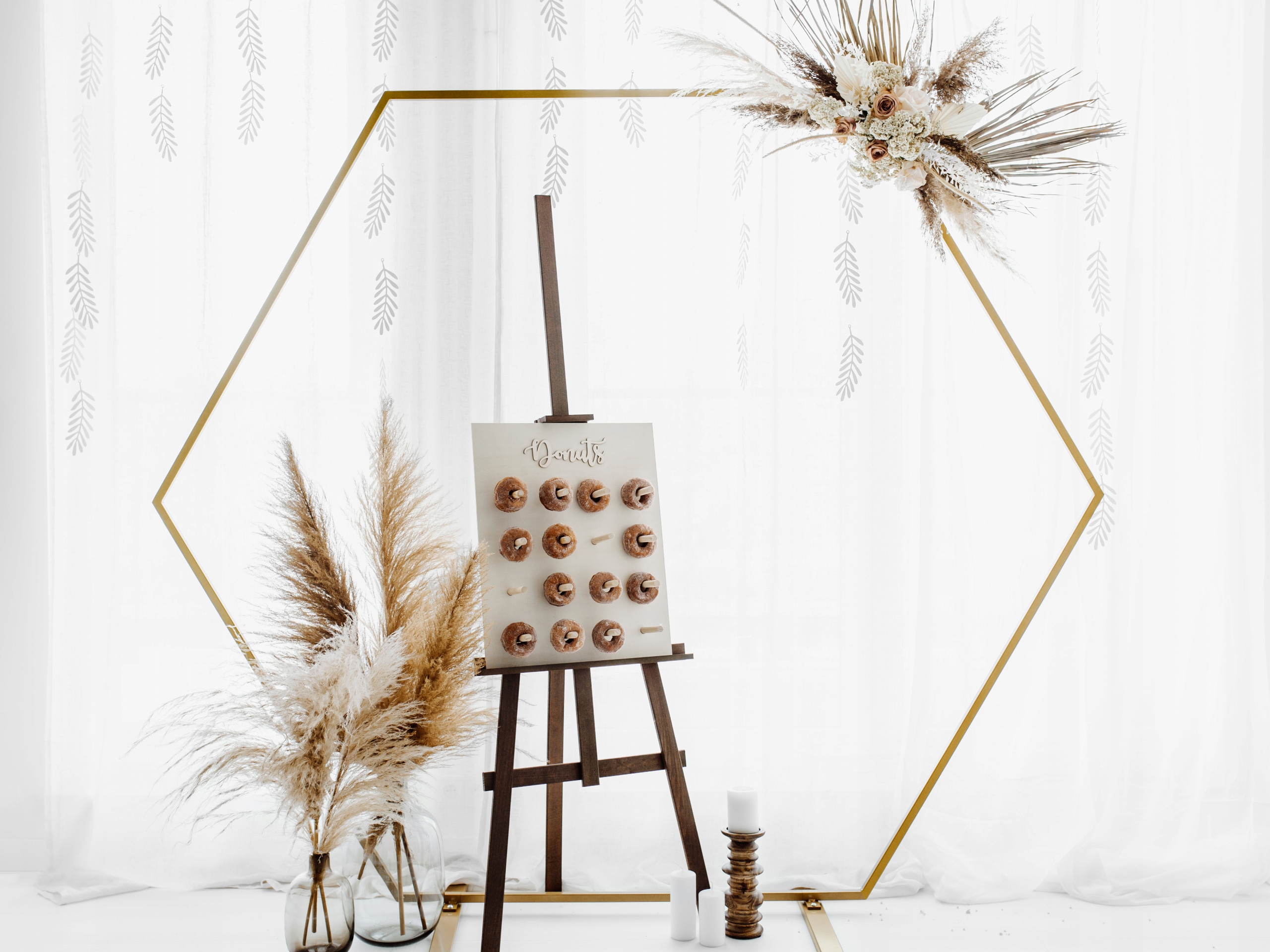 ŚCIANKA NA DONUTY DREWNO STOJAK PĄCZKI SŁODKI STÓŁ BABY SHOWER NA IMPREZĘ Rodzaj drewno