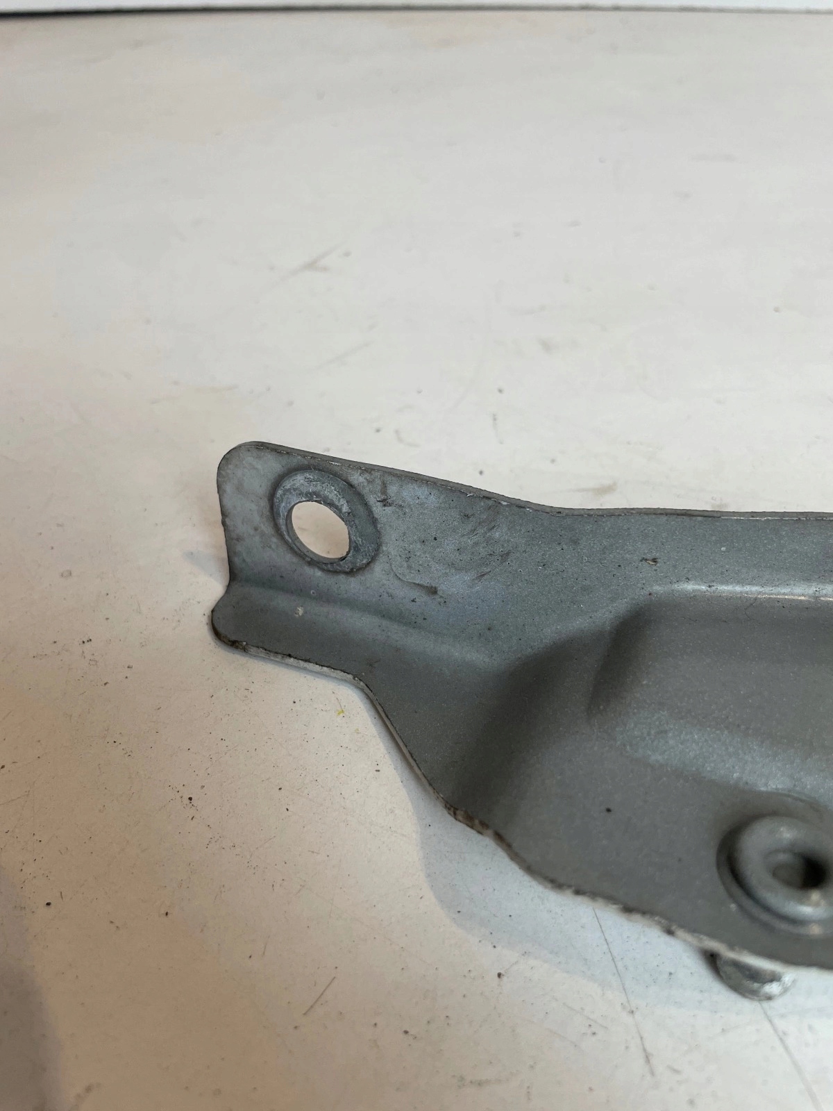 Support plaque Console Aile Gauche Avant Renault Clio IV