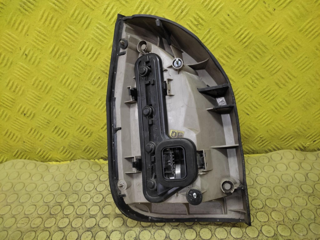 OPEL ZAFIRA A light right rear part