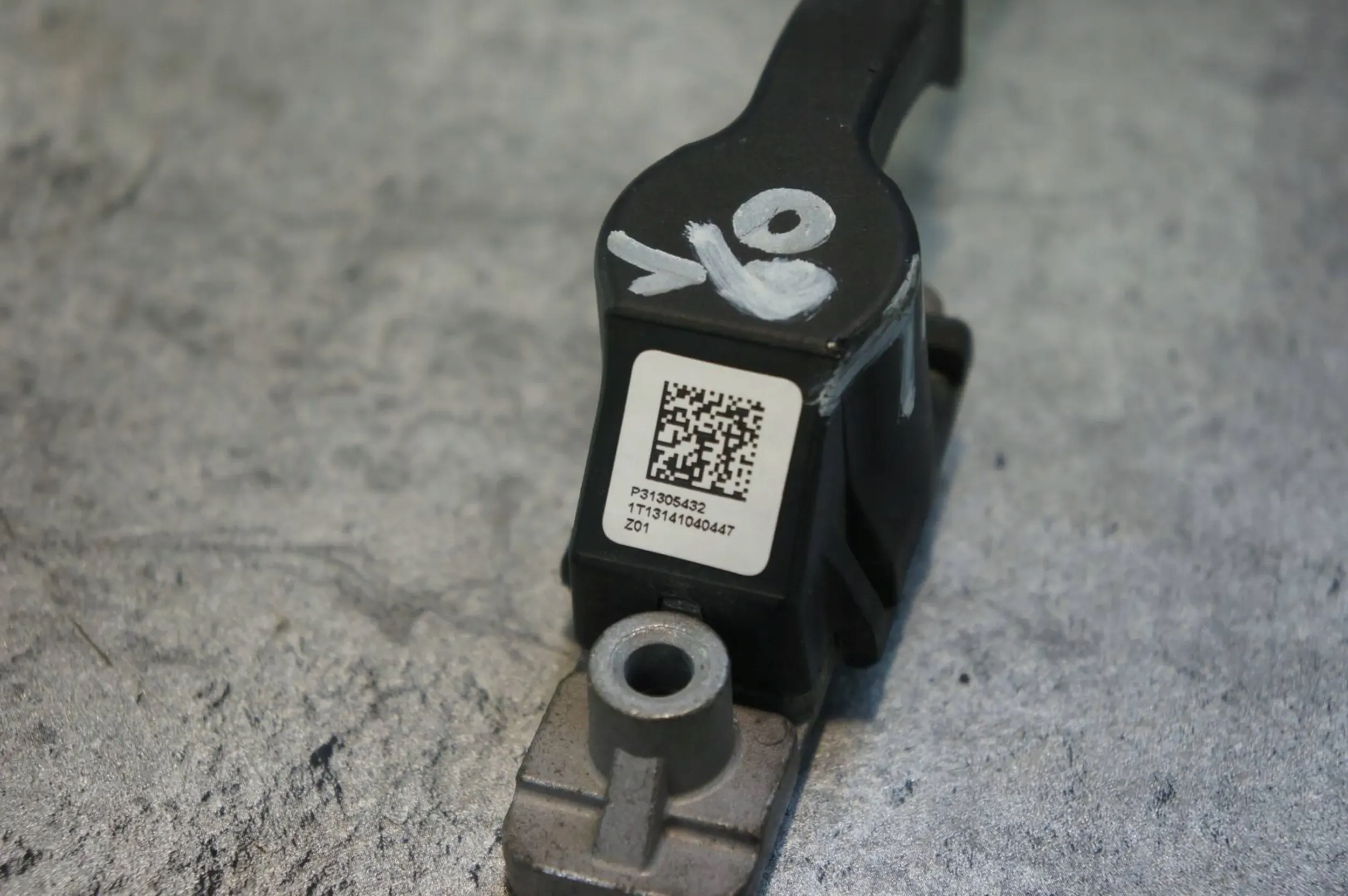 NABÓJ ŁADUNEK ZAWIASU MASKI VOLVO V40 II P31305432 EAN (GTIN) 5905232453004