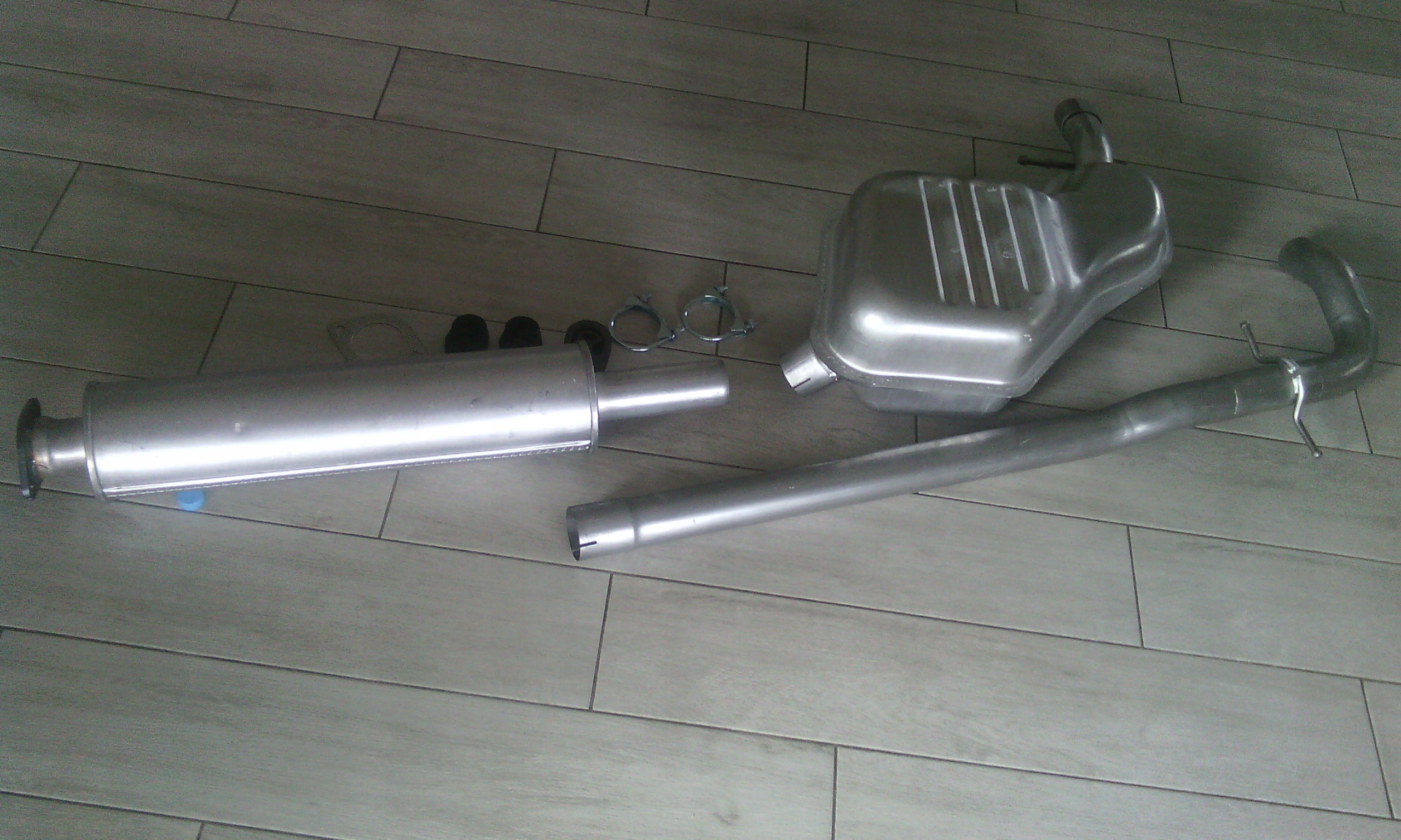 VOLVO S60 TŁUMIKI KOMPLET Z AKCESORIAMI Producent części Inny