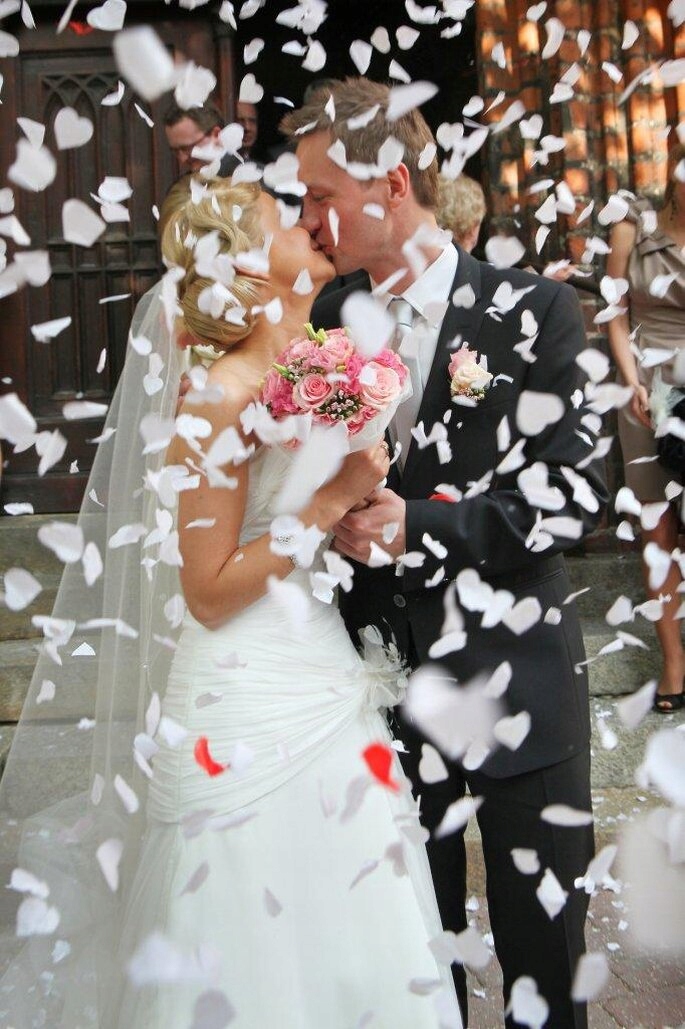 TUBY STRZELAJĄCE KONFETTI BIAŁE SERCA WYRZUTNIA NA ŚLUB WESELE IMPREZĘ 80cm Marka Party Deco