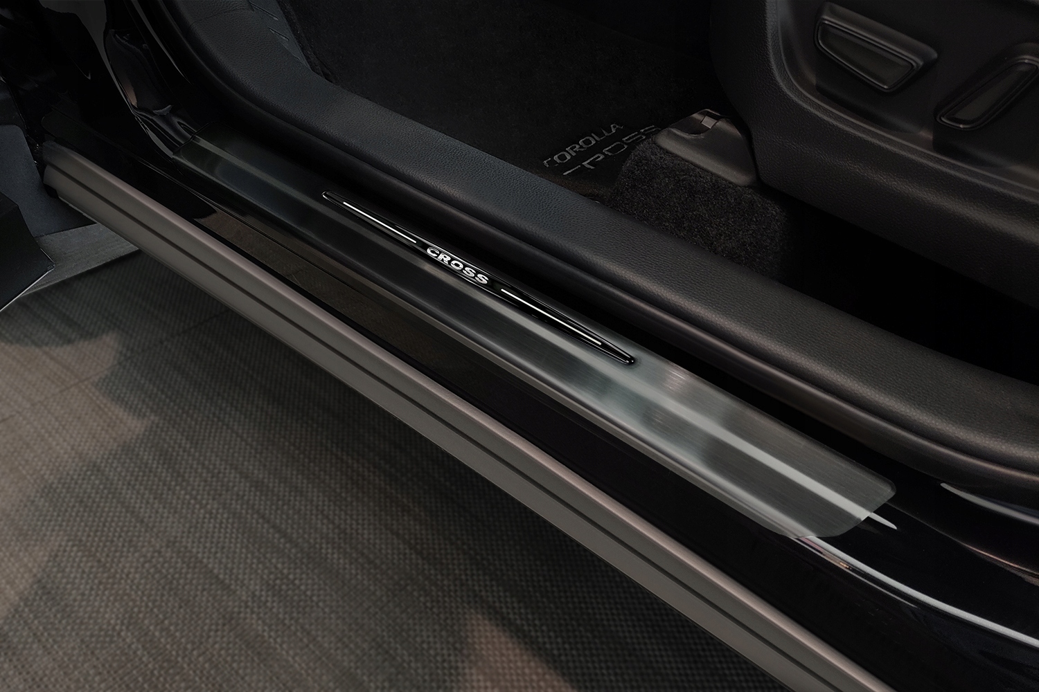 TOYOTA COROLLA CROSS XG1TJ 2022- NAKŁADKI LISTWY PROGOWE PROGI Producent Avisa