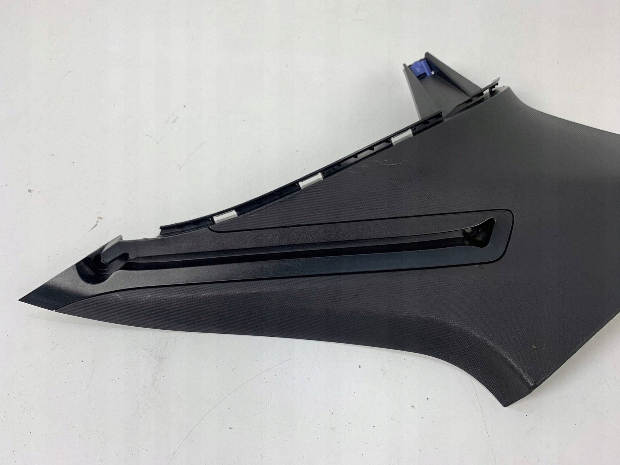 INSIGNIA B KOMBI cover SLUPKA boot right 39157785