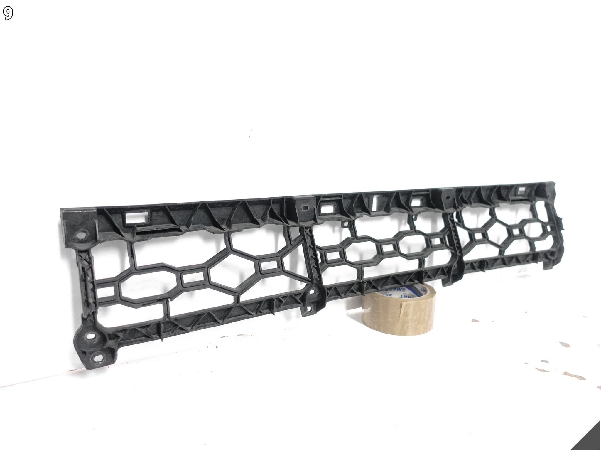 AUDI RSQ8 and 1 4M8 20-24 grid frame W bumper front central 4M8807647B