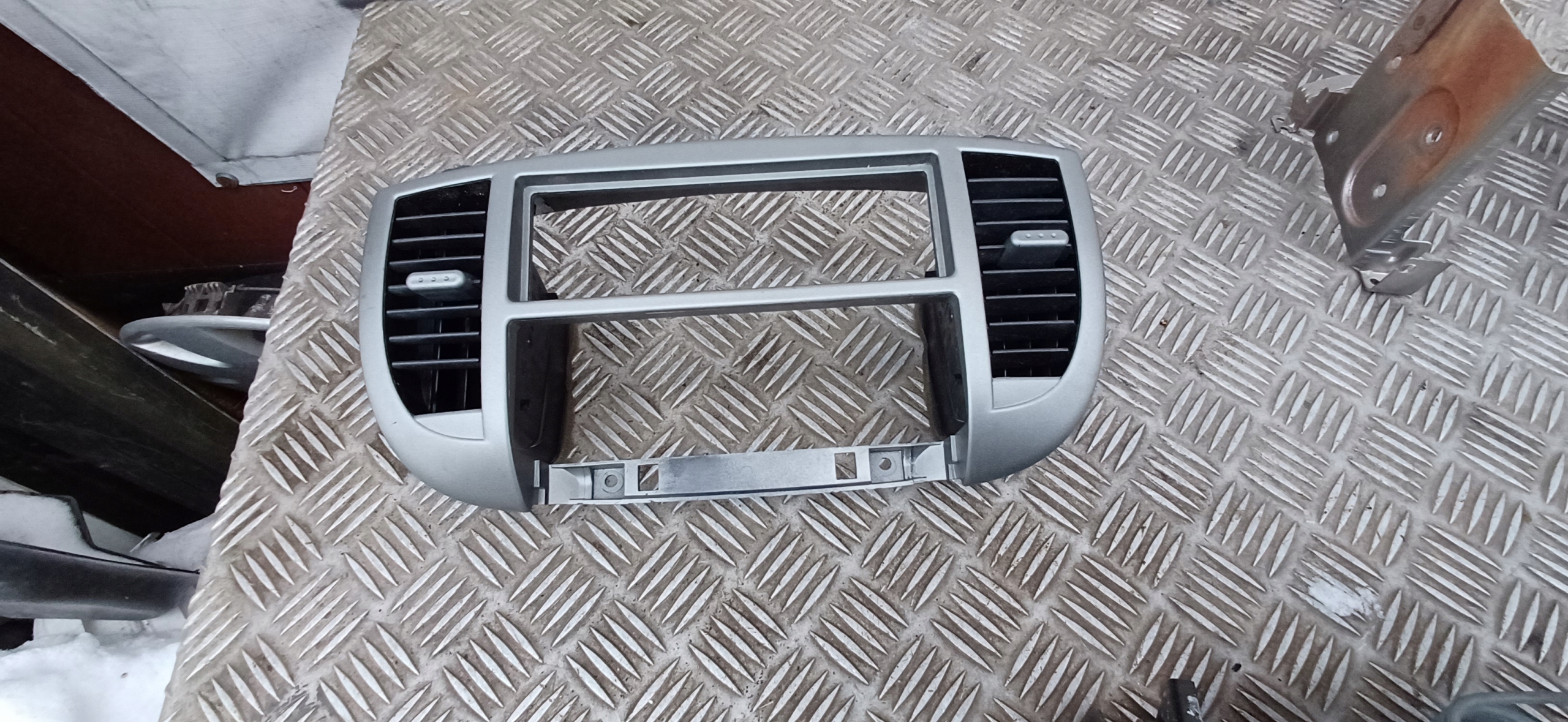 NISSAN MICRA K12 Lüftungsgitter mitte des lüfters