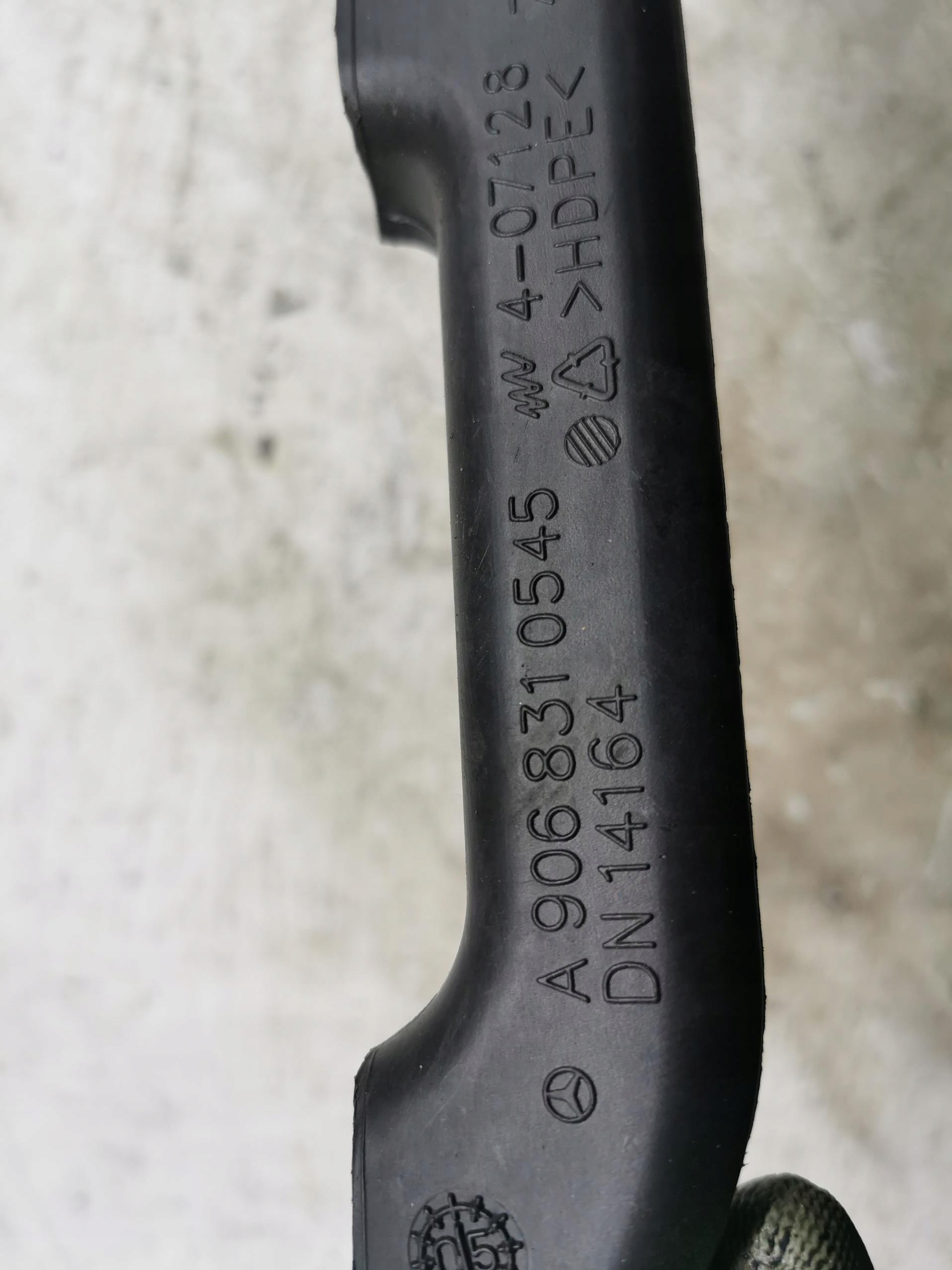 drain intake air VW CRAFTER A9068310545 2.5TDI