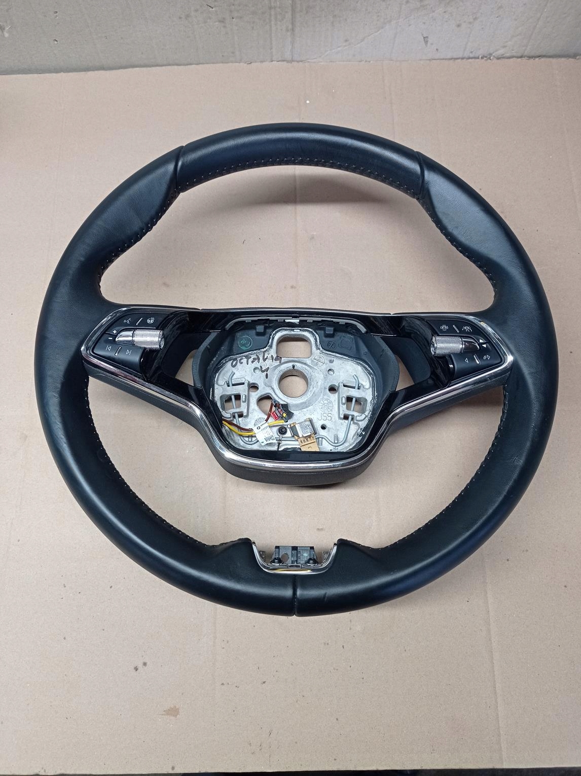 SKODA OCTAVIA 4 IV рулевое колесо кожанный 5E3419093AT