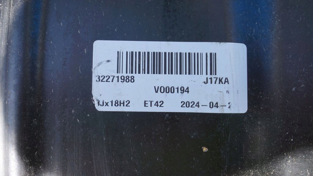 VOLVO S60 V60 V40 XC60 S90 V90 - disk hliníkový 18