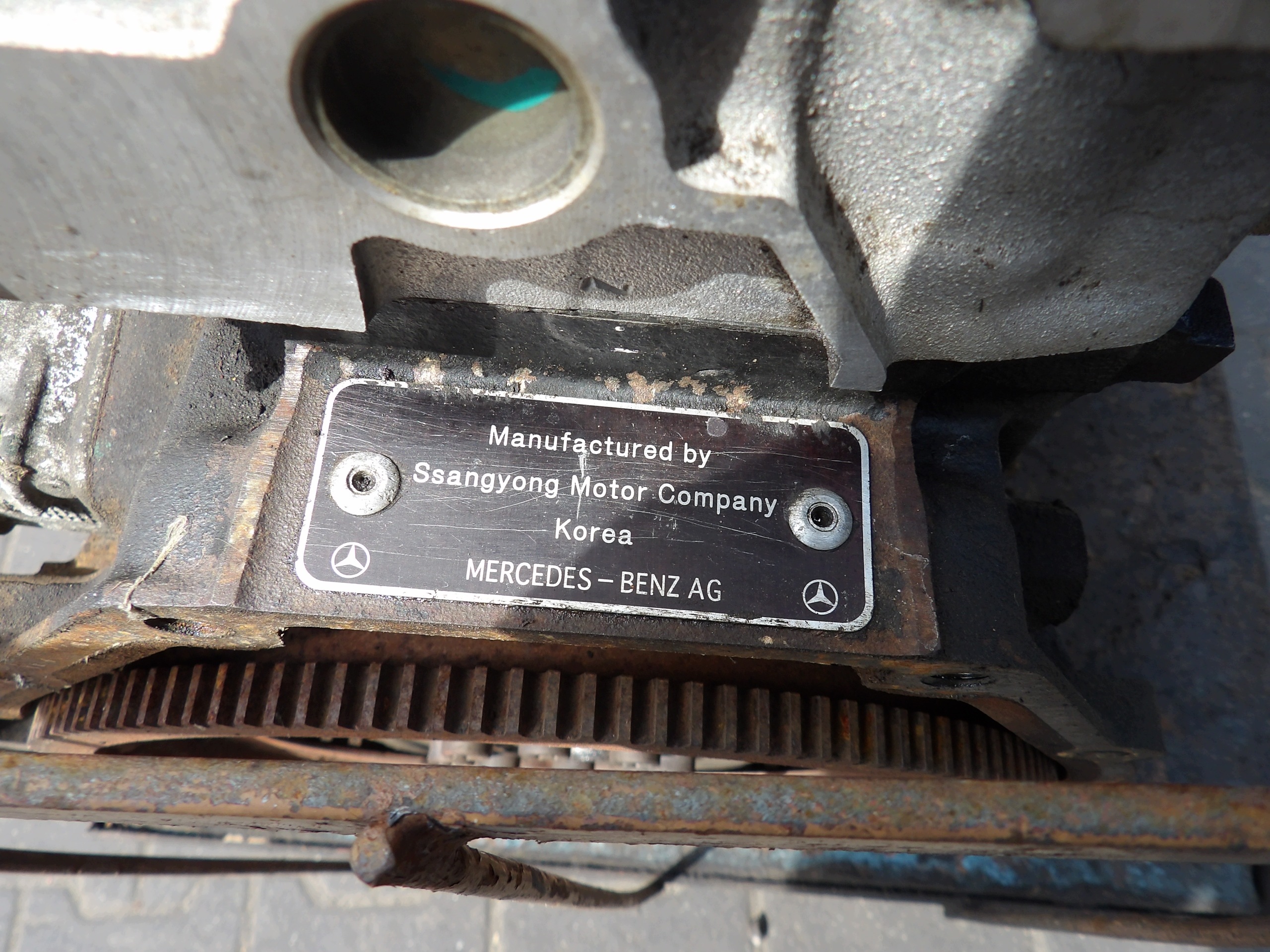 Daewoo Chairman, Mercedes 3,2 petrol engine complete
