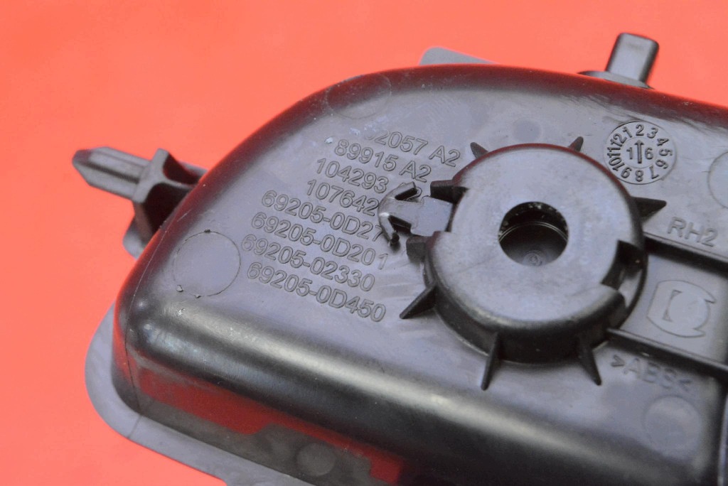 handle inner right front CHROM 69205-0D450 TOYOTA AYGO 2 II 14-20