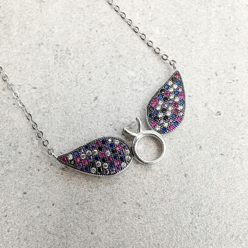 Okřídlený prstýnek celebrity