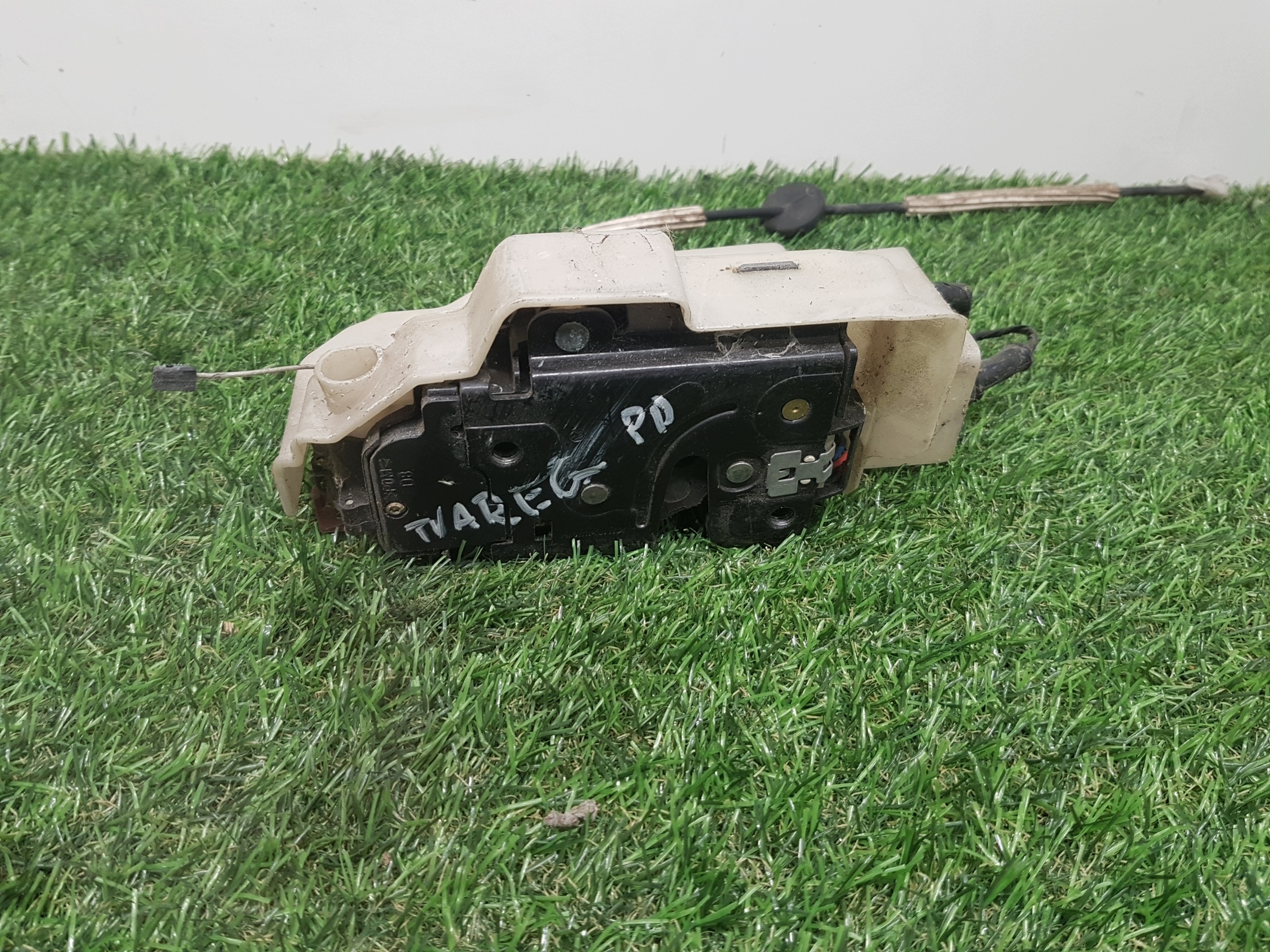 lock door right front VOLKSWAGEN TOUAREG