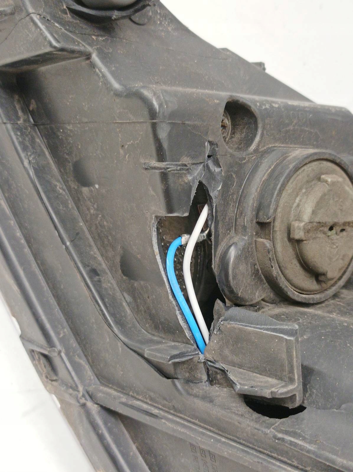 light front right EUROPA lens damaged Kia Sportage III (2010-2015)