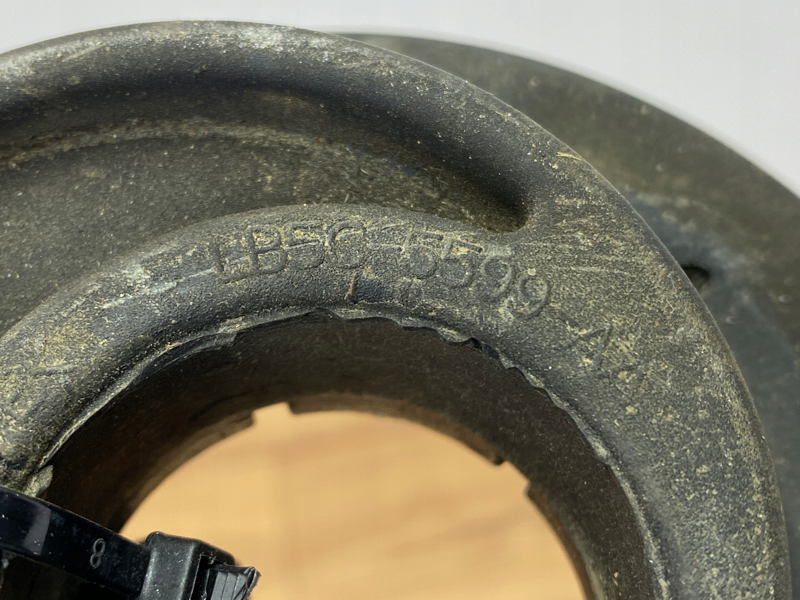 pad tyres holder springs Ford Explorer VI 20+ USA