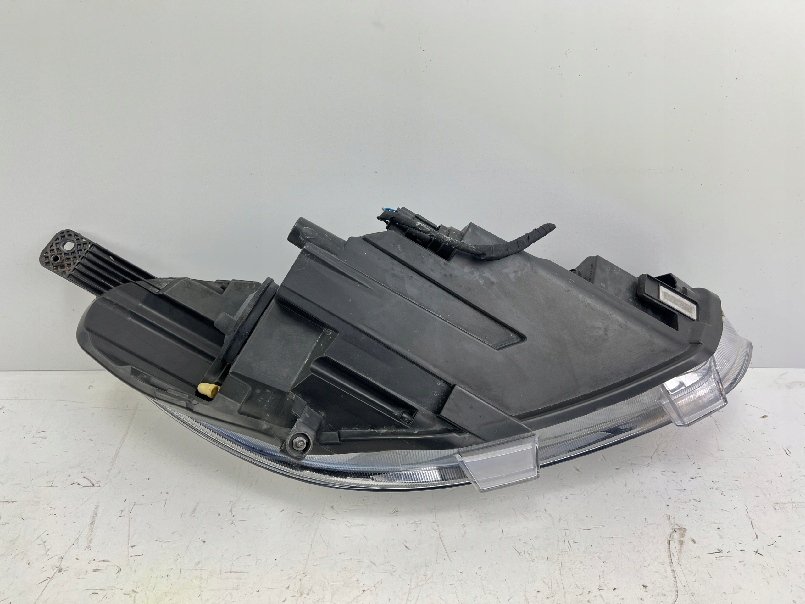 lights front FORD FIESTA MK8 H1BB-13W029-AD H1BB-13W030-AD